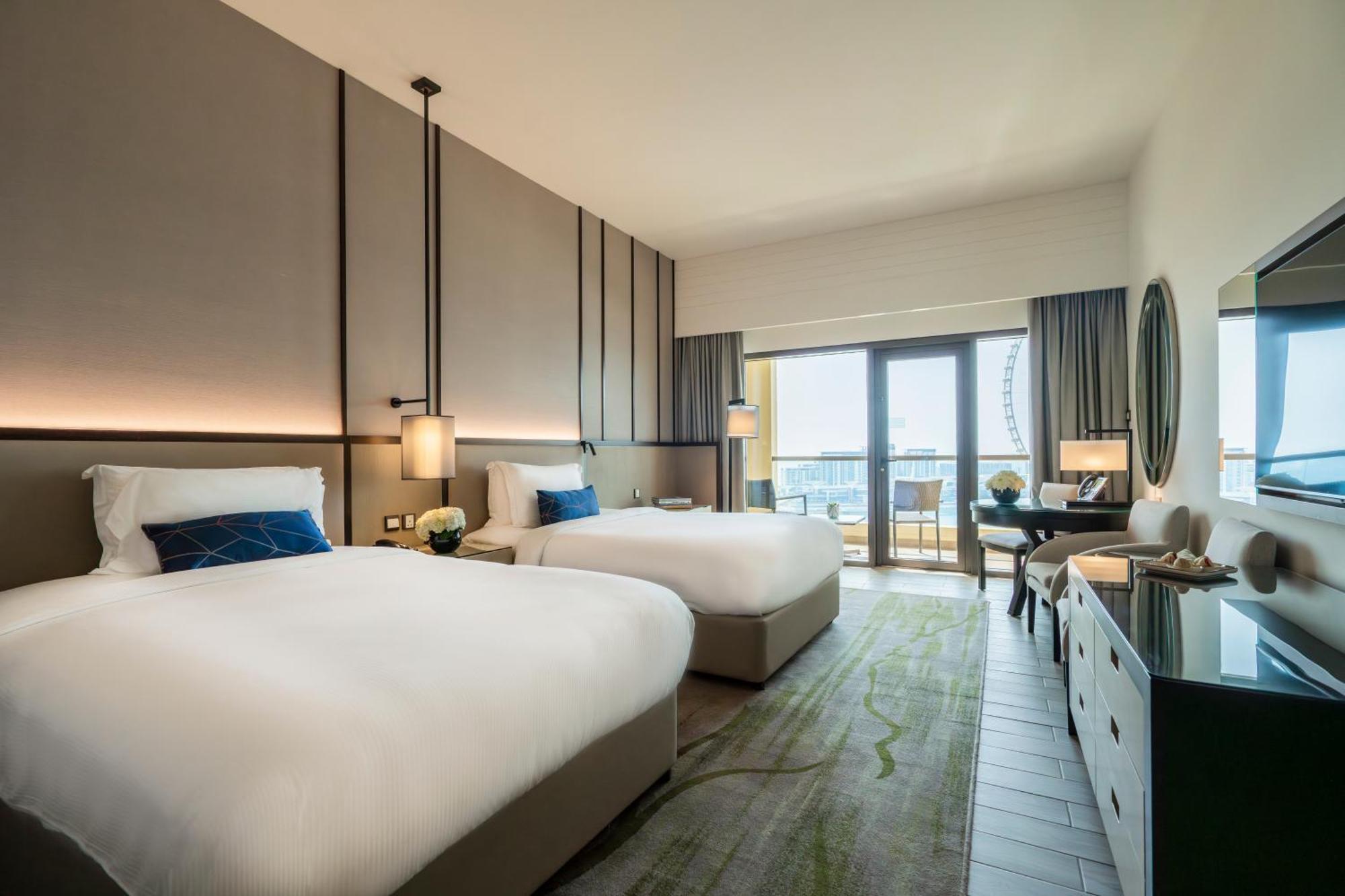 Zimmer Ain Dubai mit Meerblick, Balkon und 2 Einzelbetten