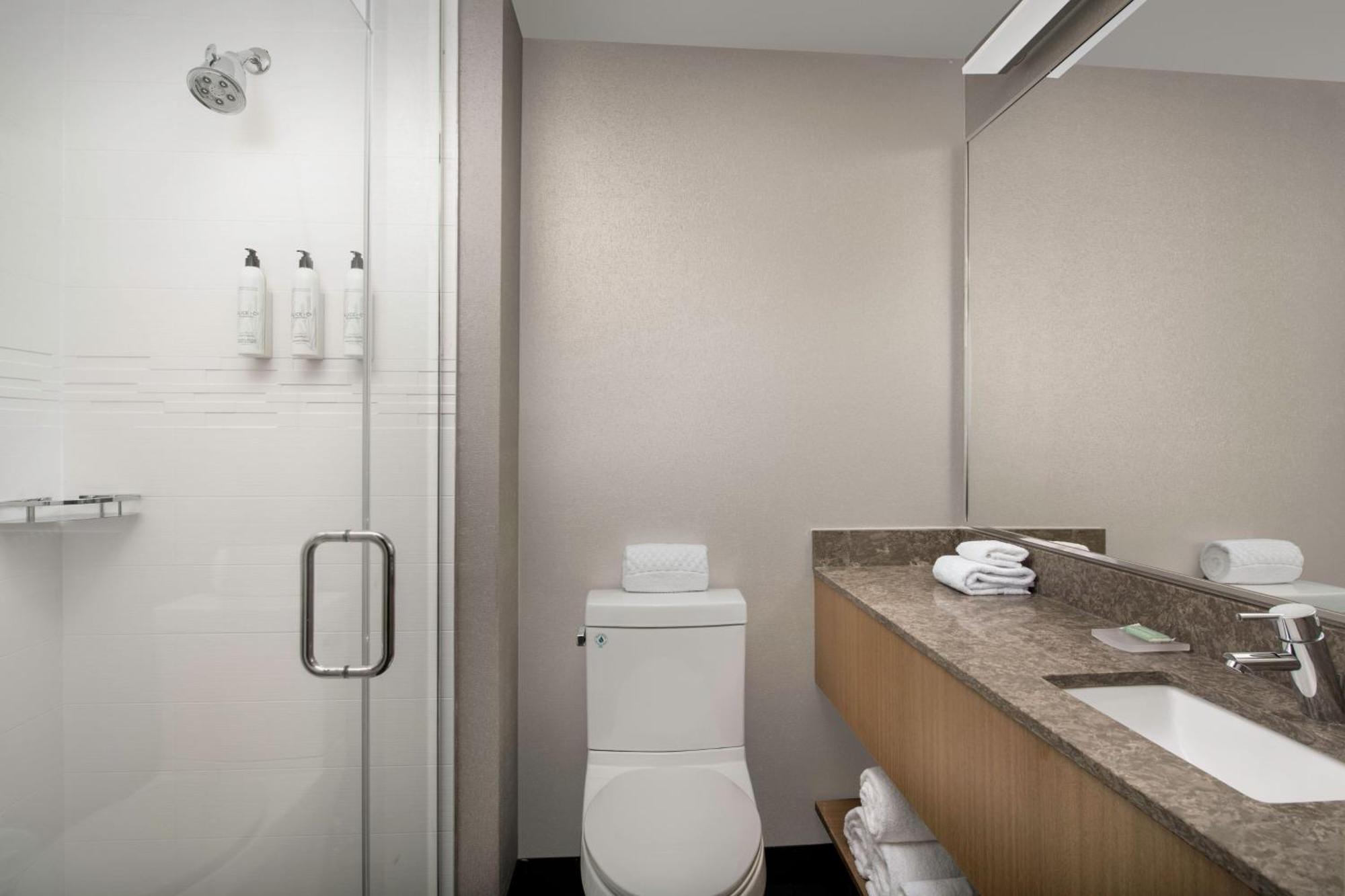 Suite mit 2 Queensize-Betten und Stadtblick