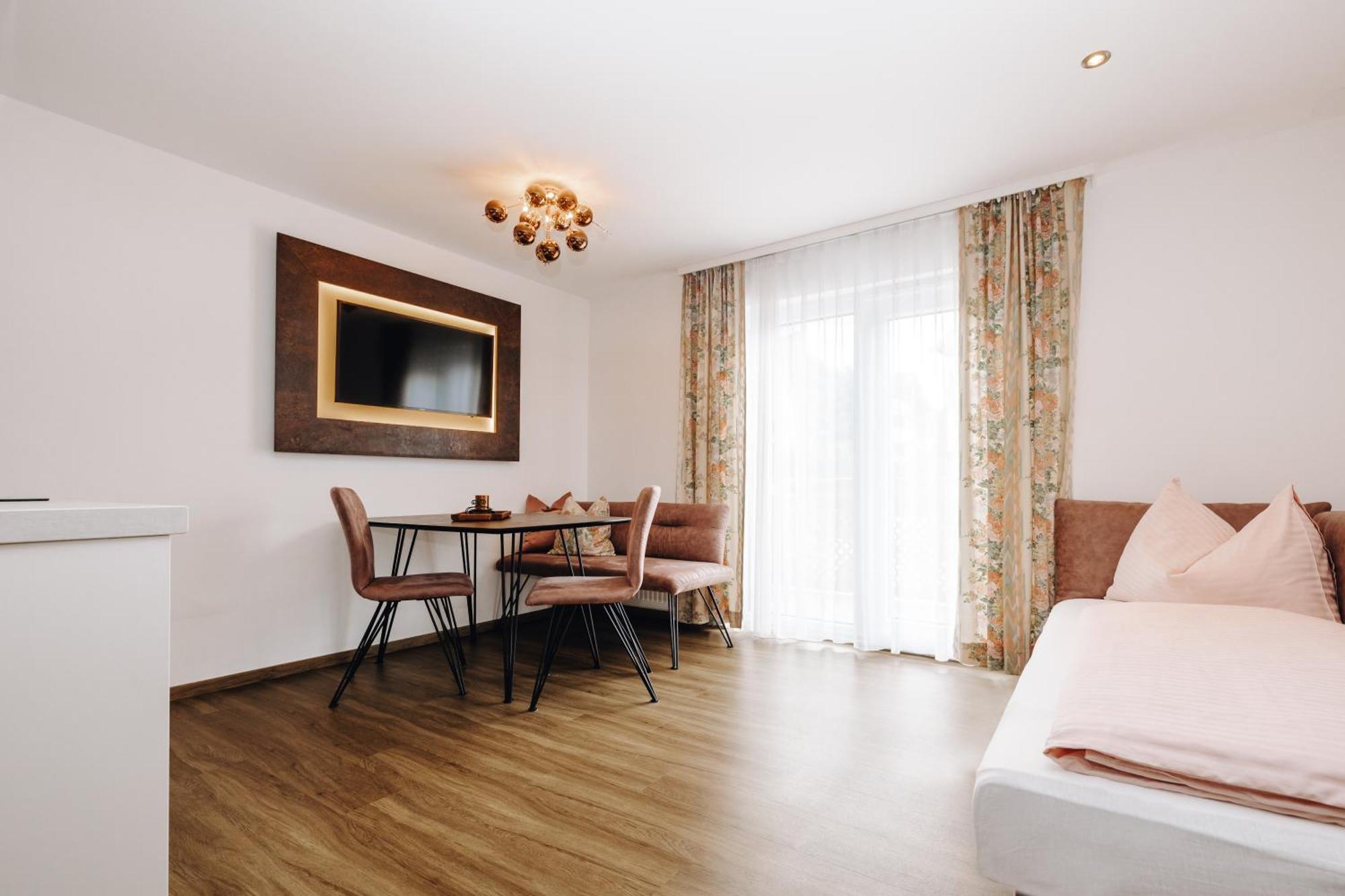 Apartment mit Balkon
