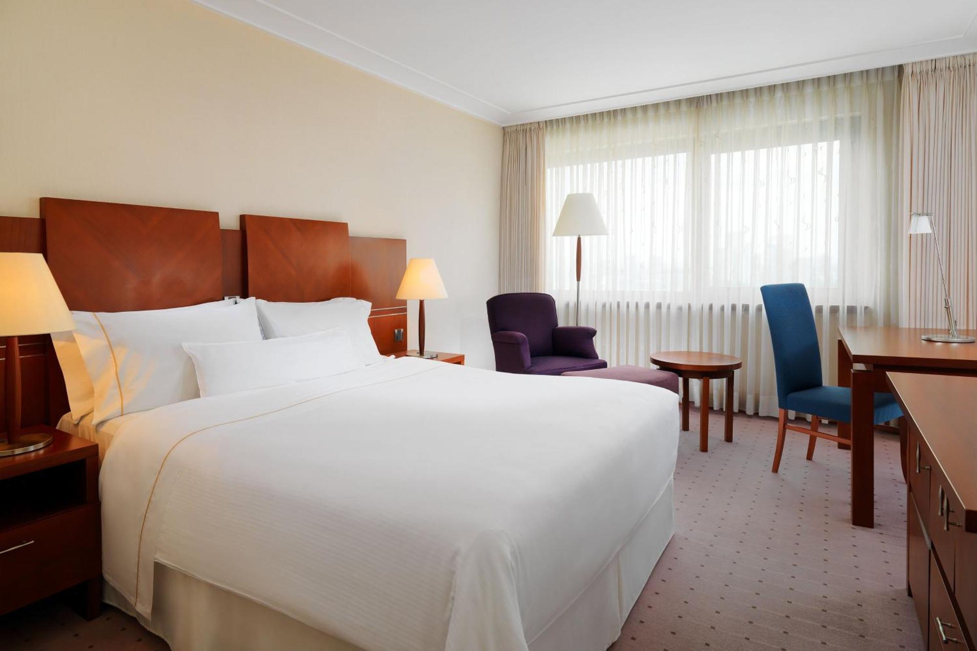Deluxe Zimmer mit 1 Queensize-Bett und Stadtblick - Nichtraucher