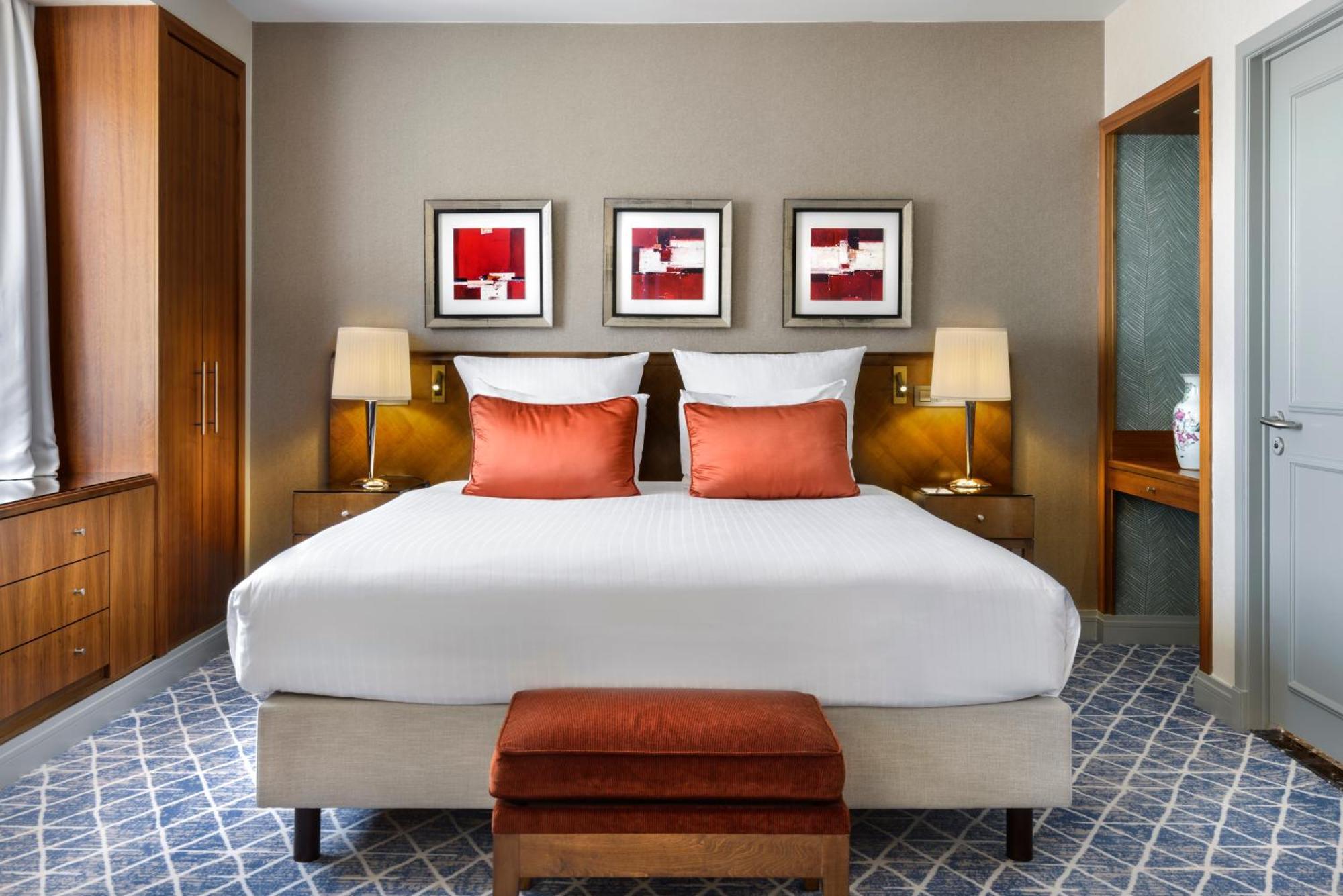 Warwick Suite