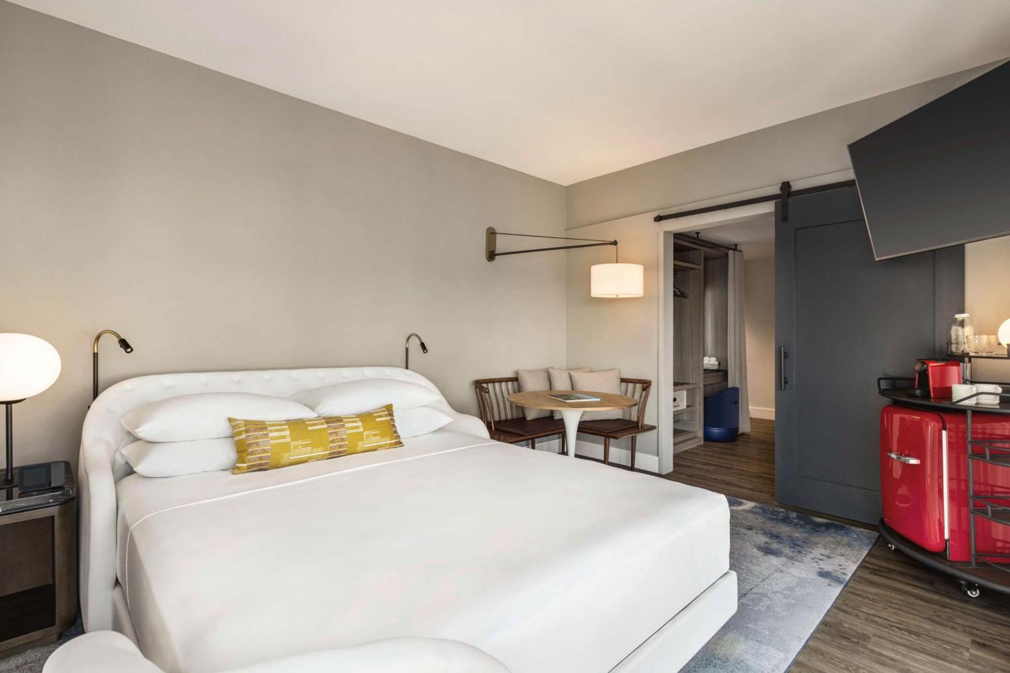 Studio-Suite mit Kingsize-Bett und Stadtblick