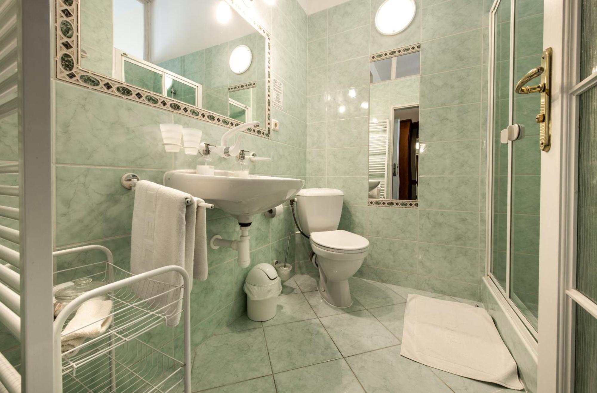 Doppel-/Zweibettzimmer mit Zustellbett