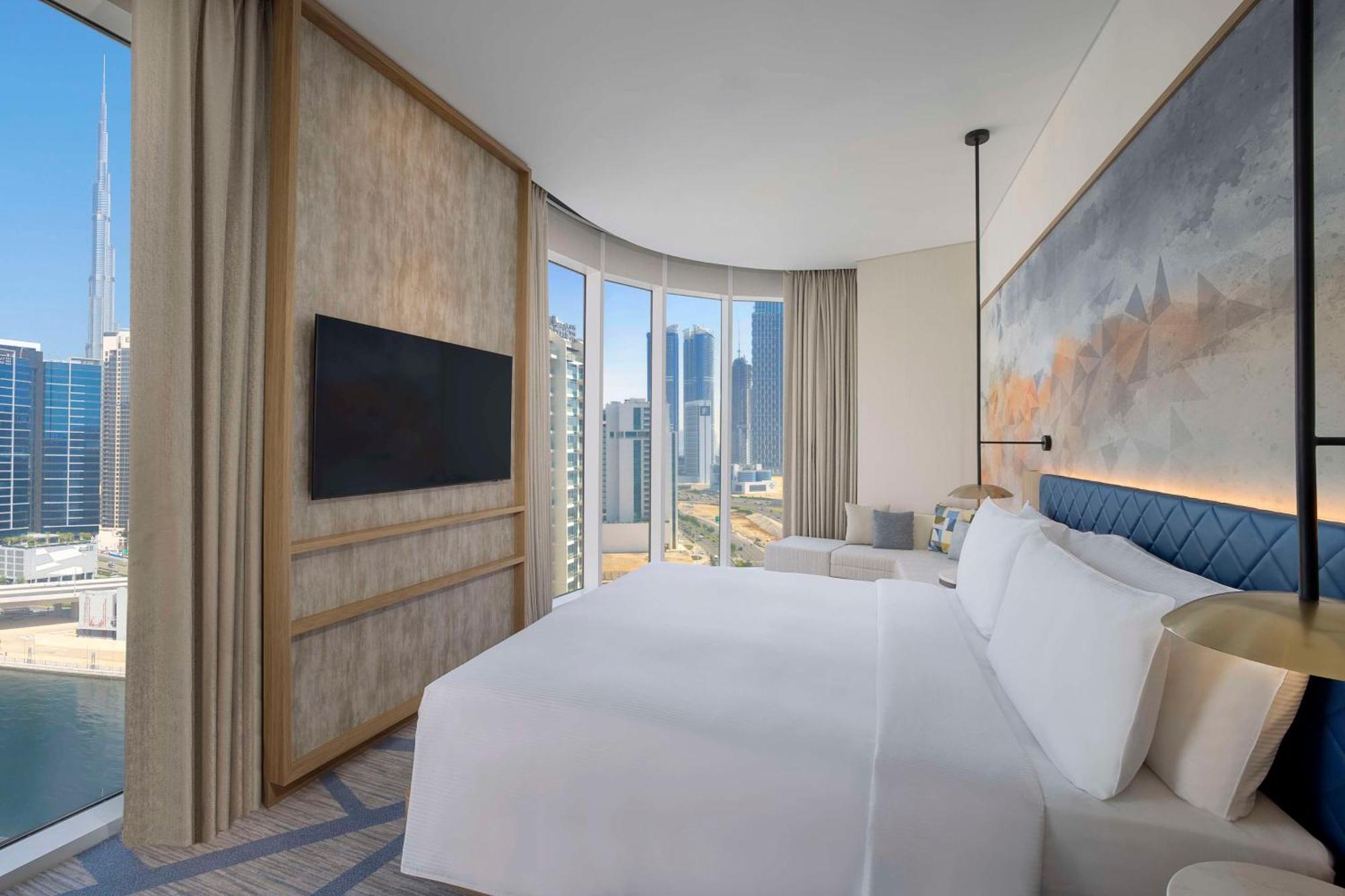 Eckzimmer mit Kingsize-Bett