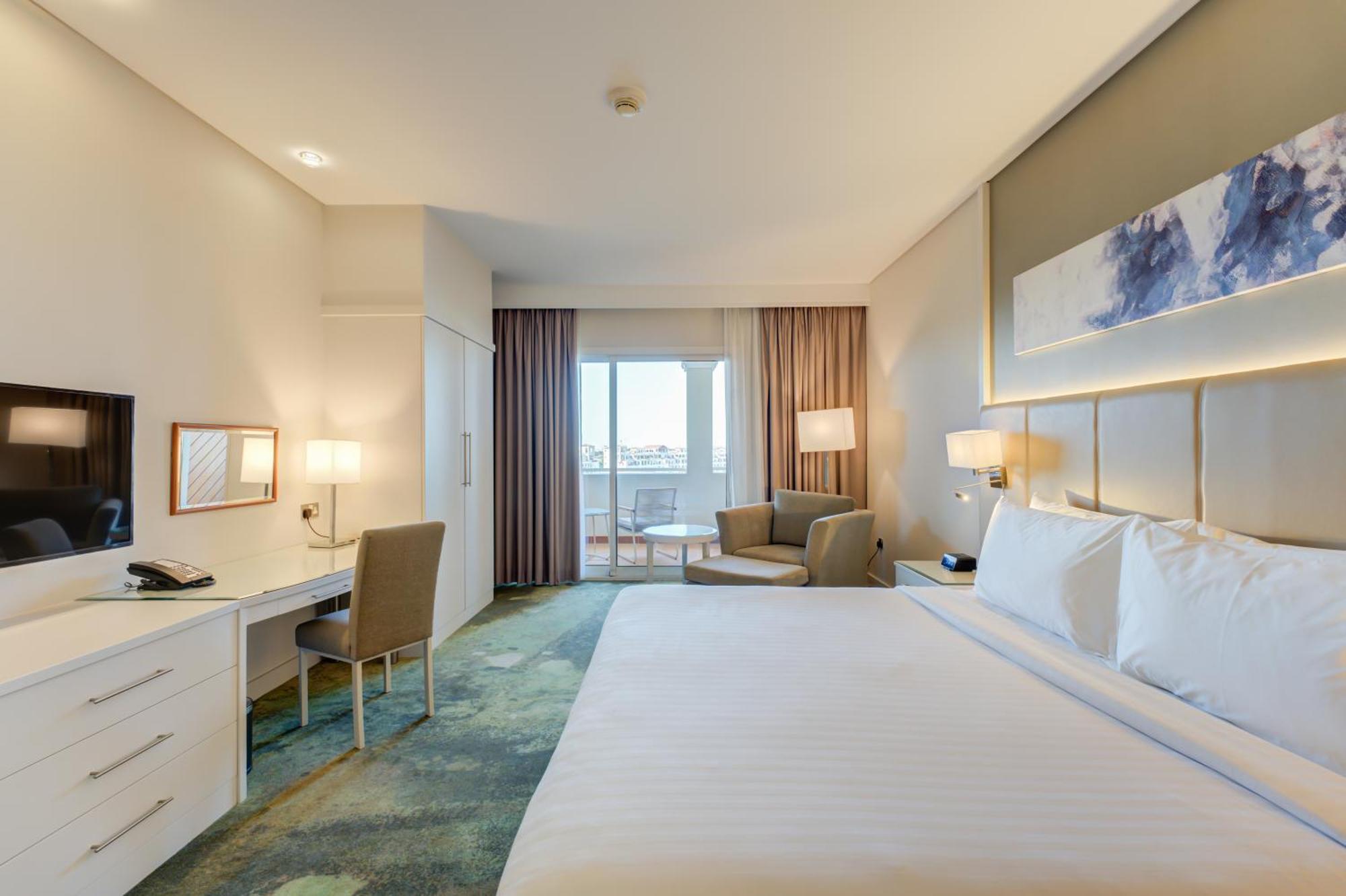 Lake View with Balcony Premium King Room - Shuttle Service to JBR Beach and Access to The Market Mall,1566926807:JPEG