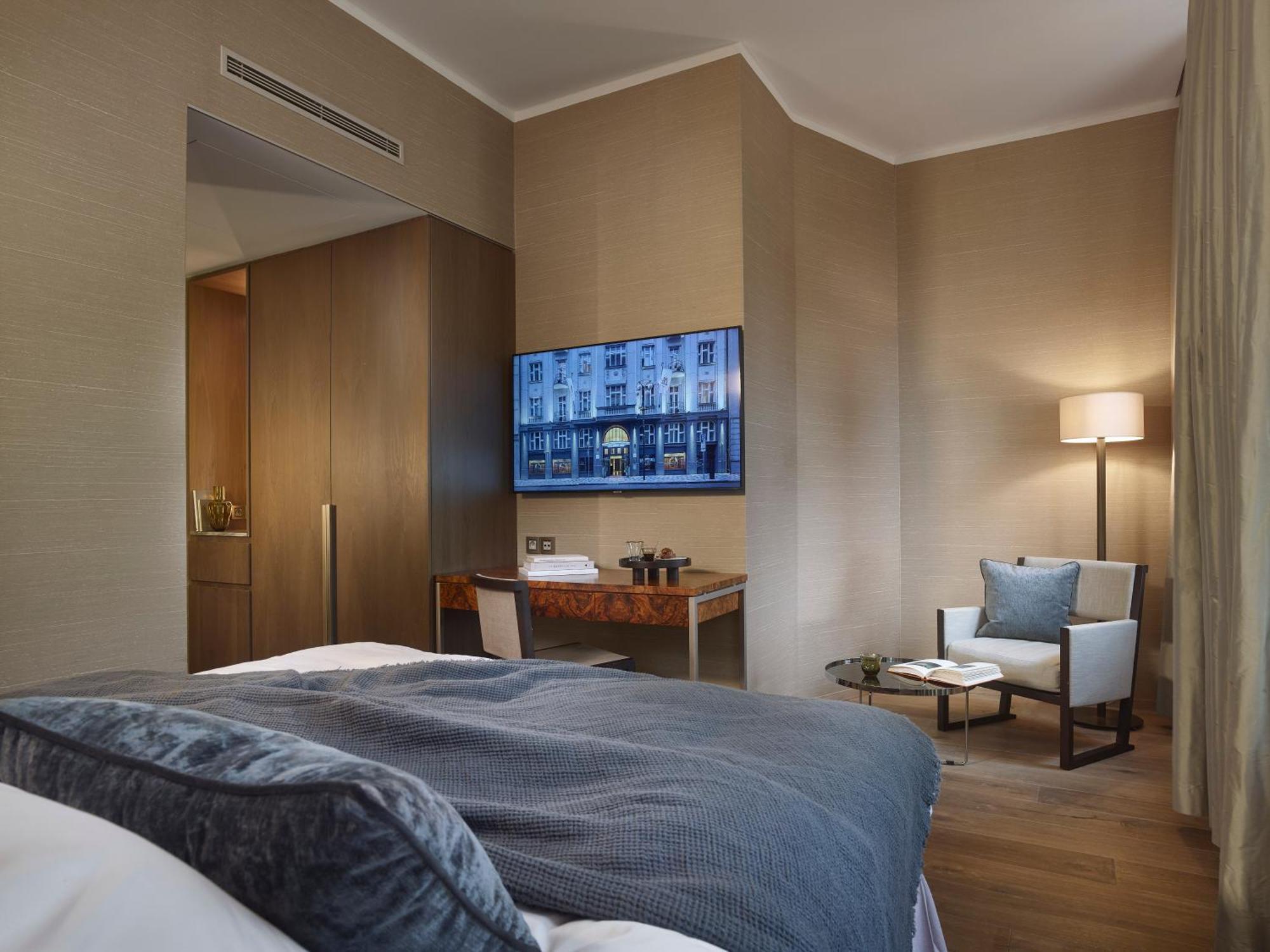 Superior Queen Room with Lounge and Wellness Access,1467928763:JPEG