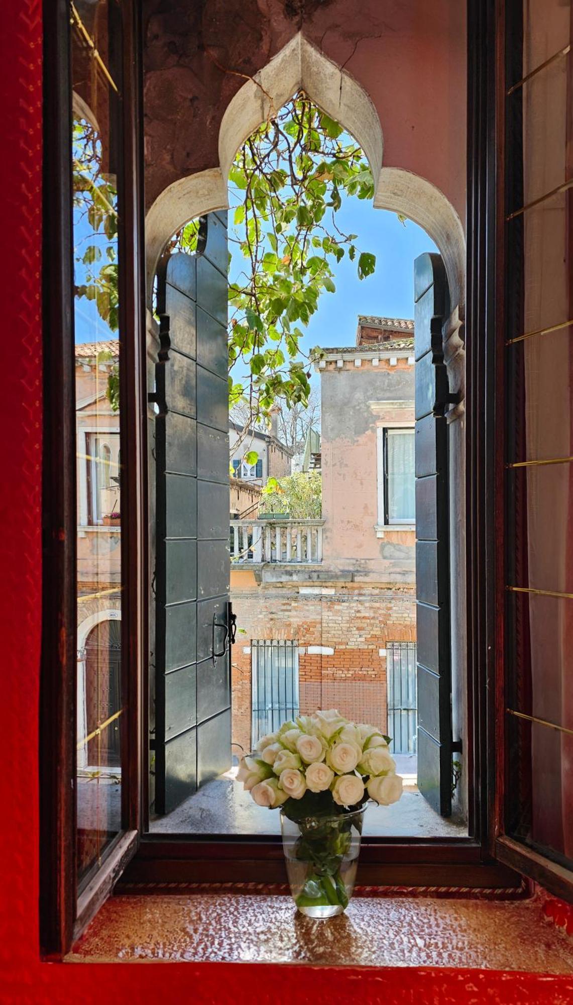 Superior Dreibettzimmer mit Blick auf die Stadt