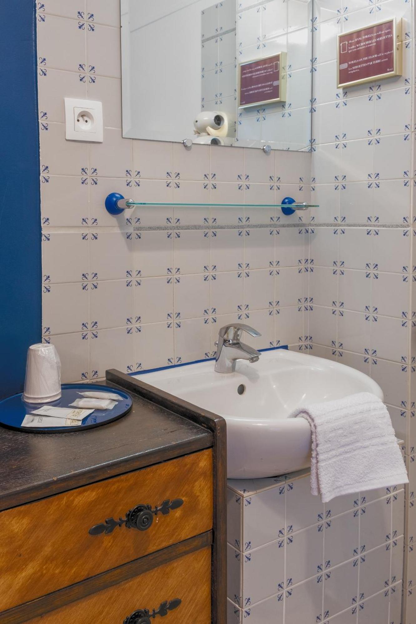 Dreibettzimmer mit eigenem WC (Gemeinschaftsbad auf dem Flur)