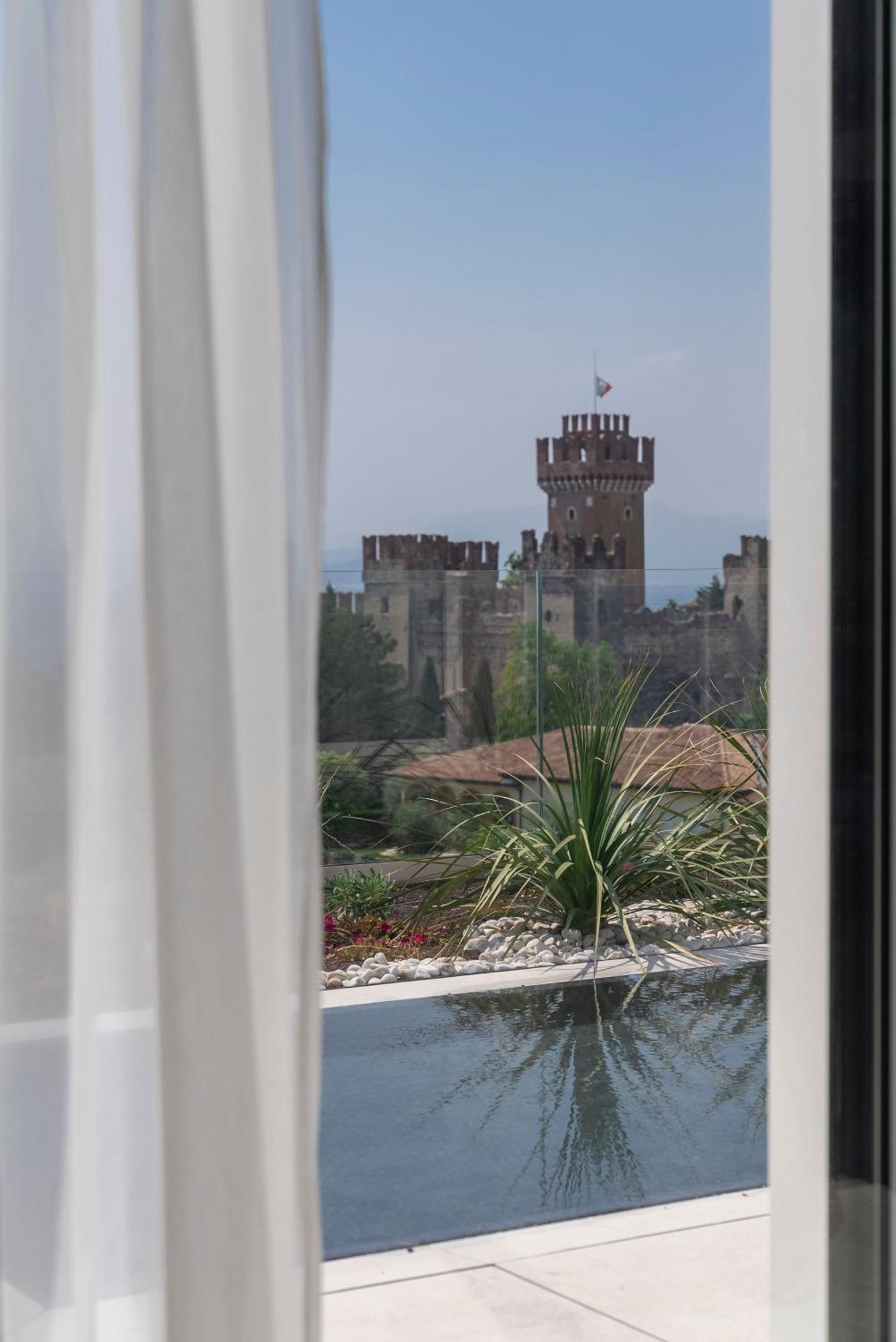 Suite mit privatem Pool und Seeblick
