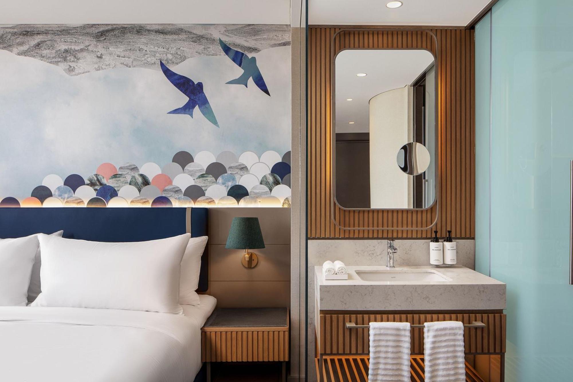Superior Zimmer mit Kingsize-Bett und Stadtblick