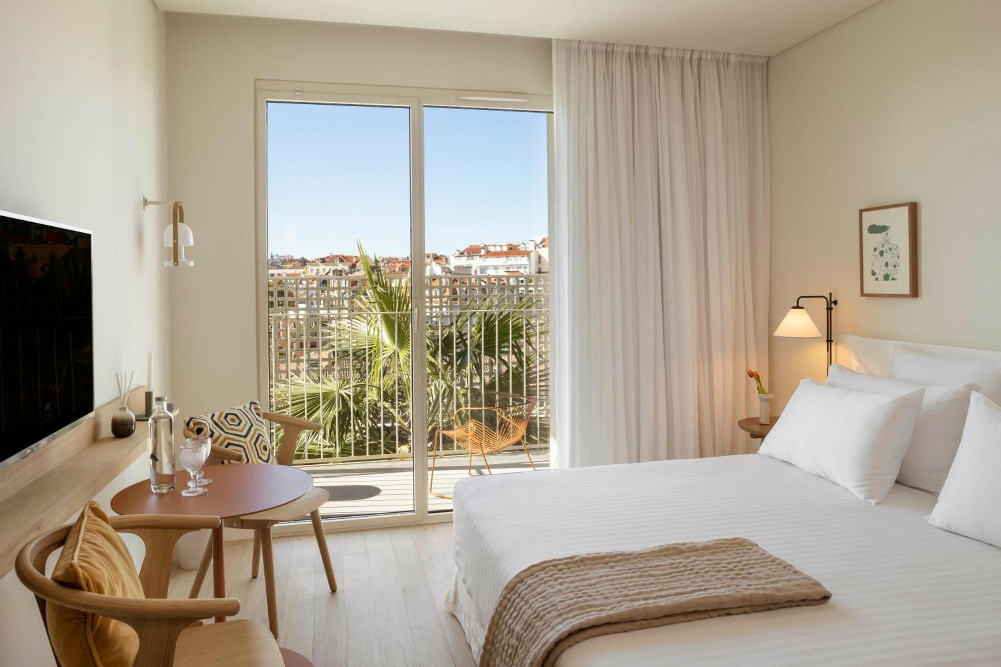 Doppel-/Zweibettzimmer mit Balkon
