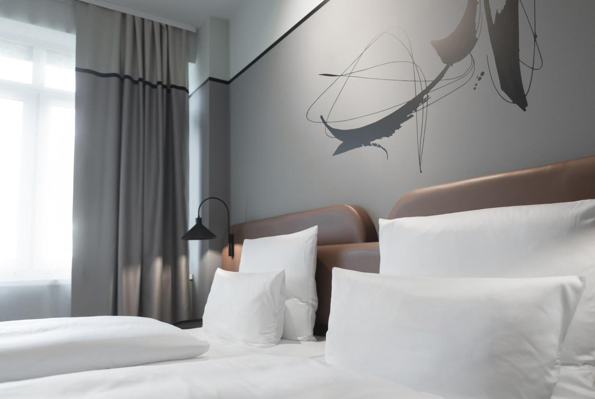 Business Dreibettzimmer mit zwei Einzelbetten