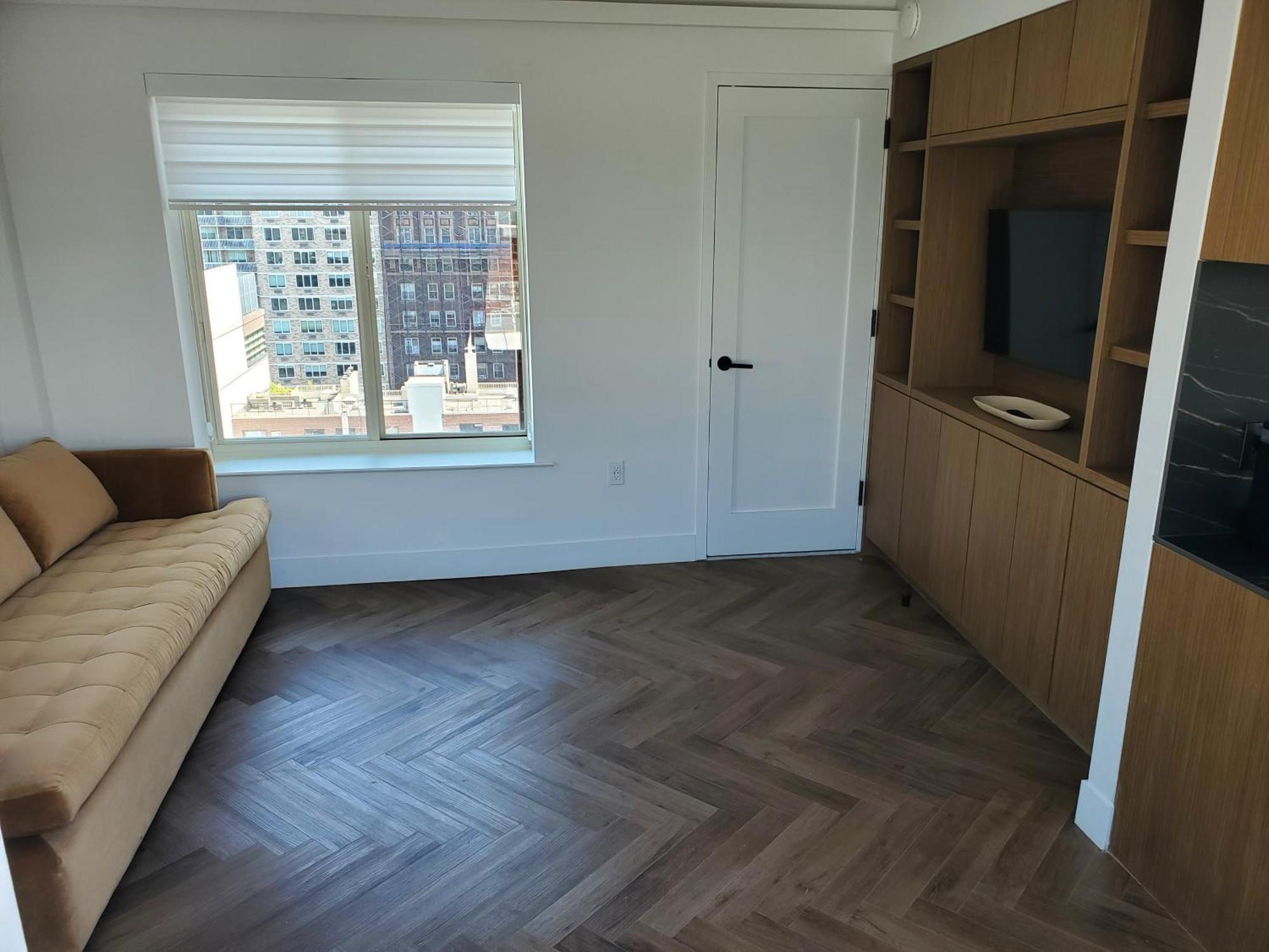 Penthouse-Suite mit Flussblick und Balkon