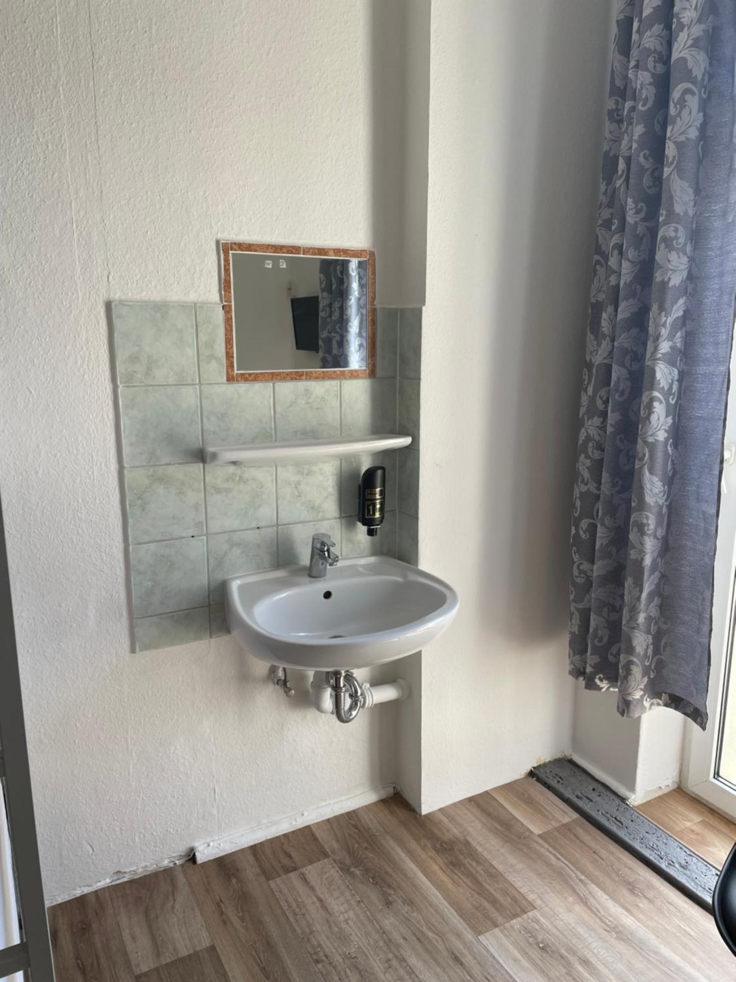Kleines Zweibettzimmer