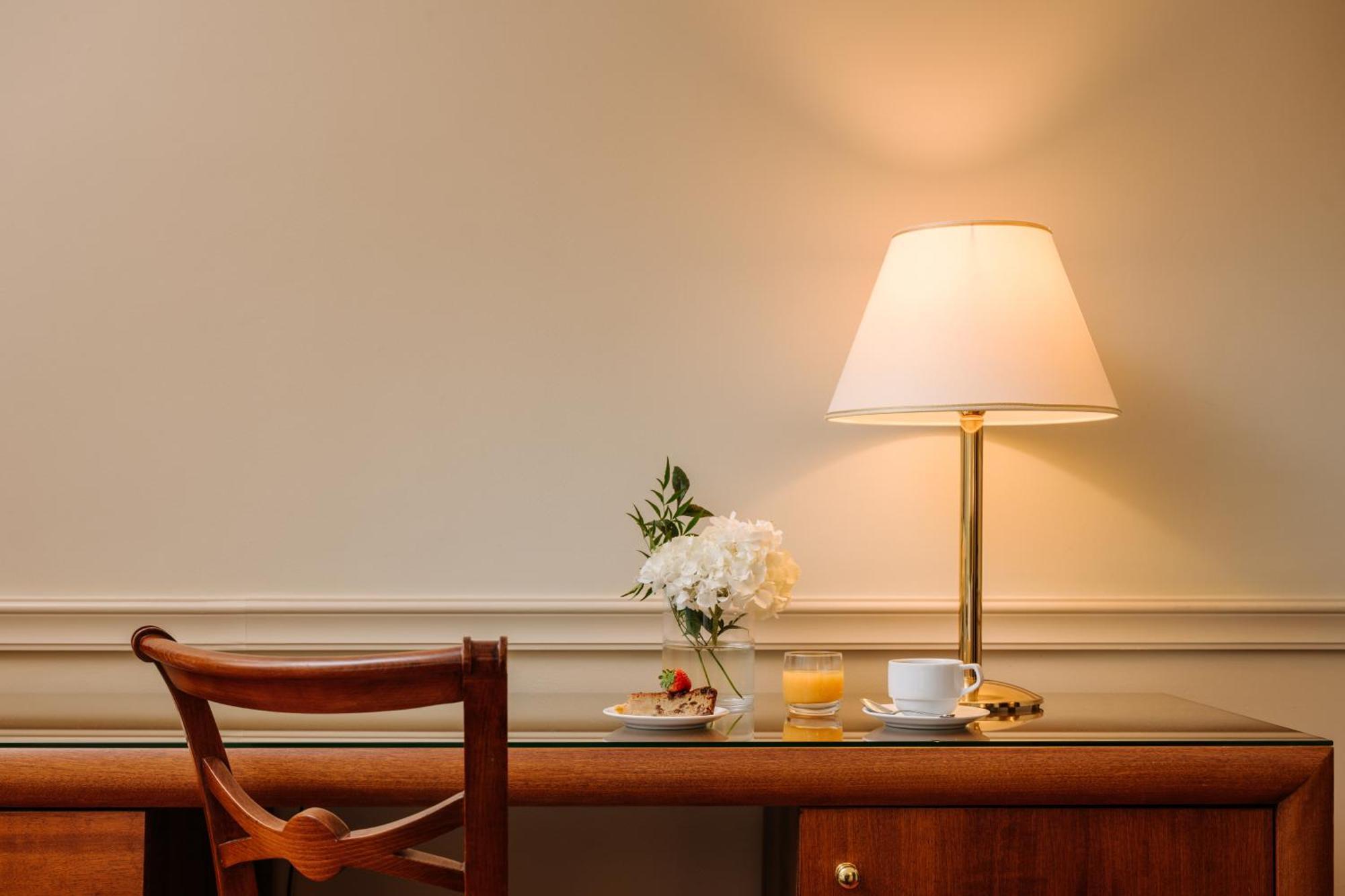 Doppel-/Zweibettzimmer mit Stadtblick