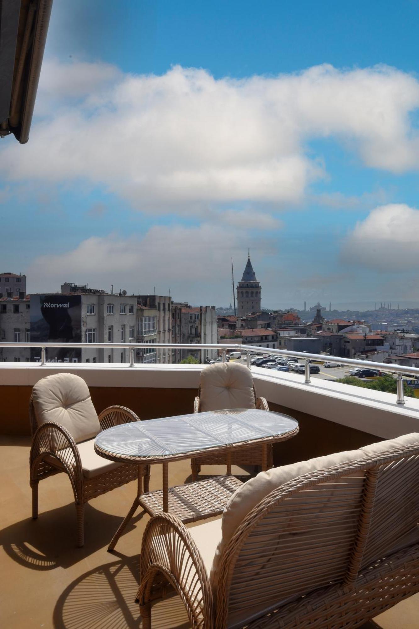 Suite mit Kingsize-Bett und Meerblick