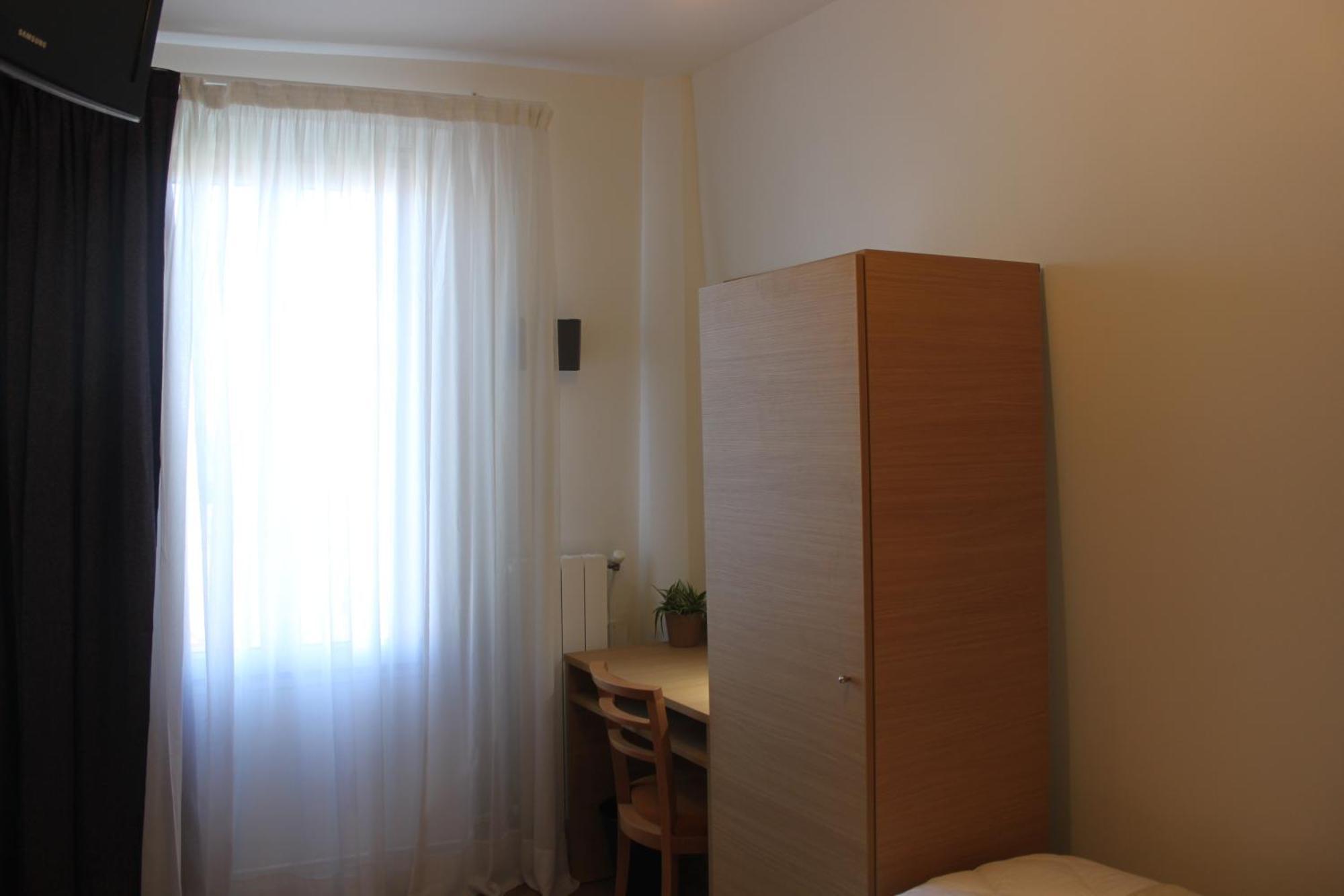 Standard Doppelzimmer mit Gemeinschaftsbad und Gemeinschafts-WC