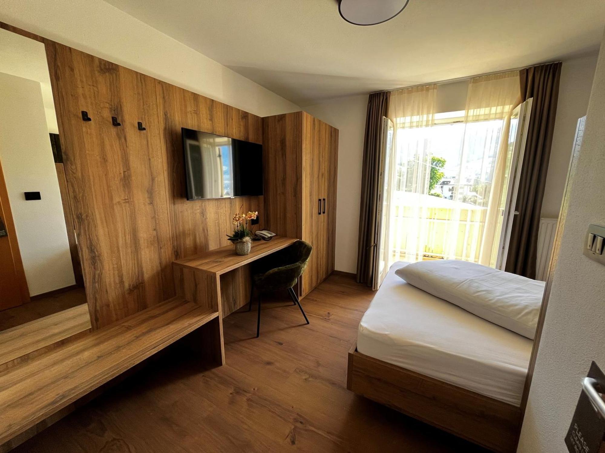 Einzelzimmer mit Balkon