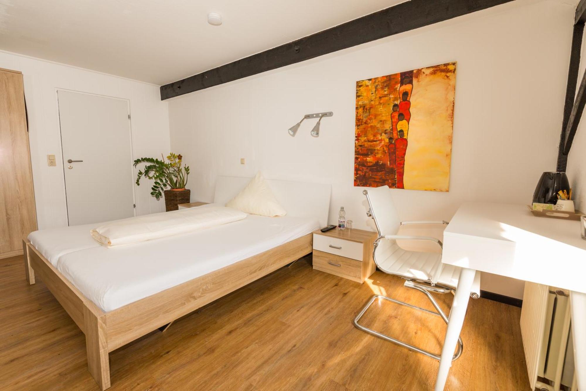 Standard Zimmer mit Kingsize-Bett