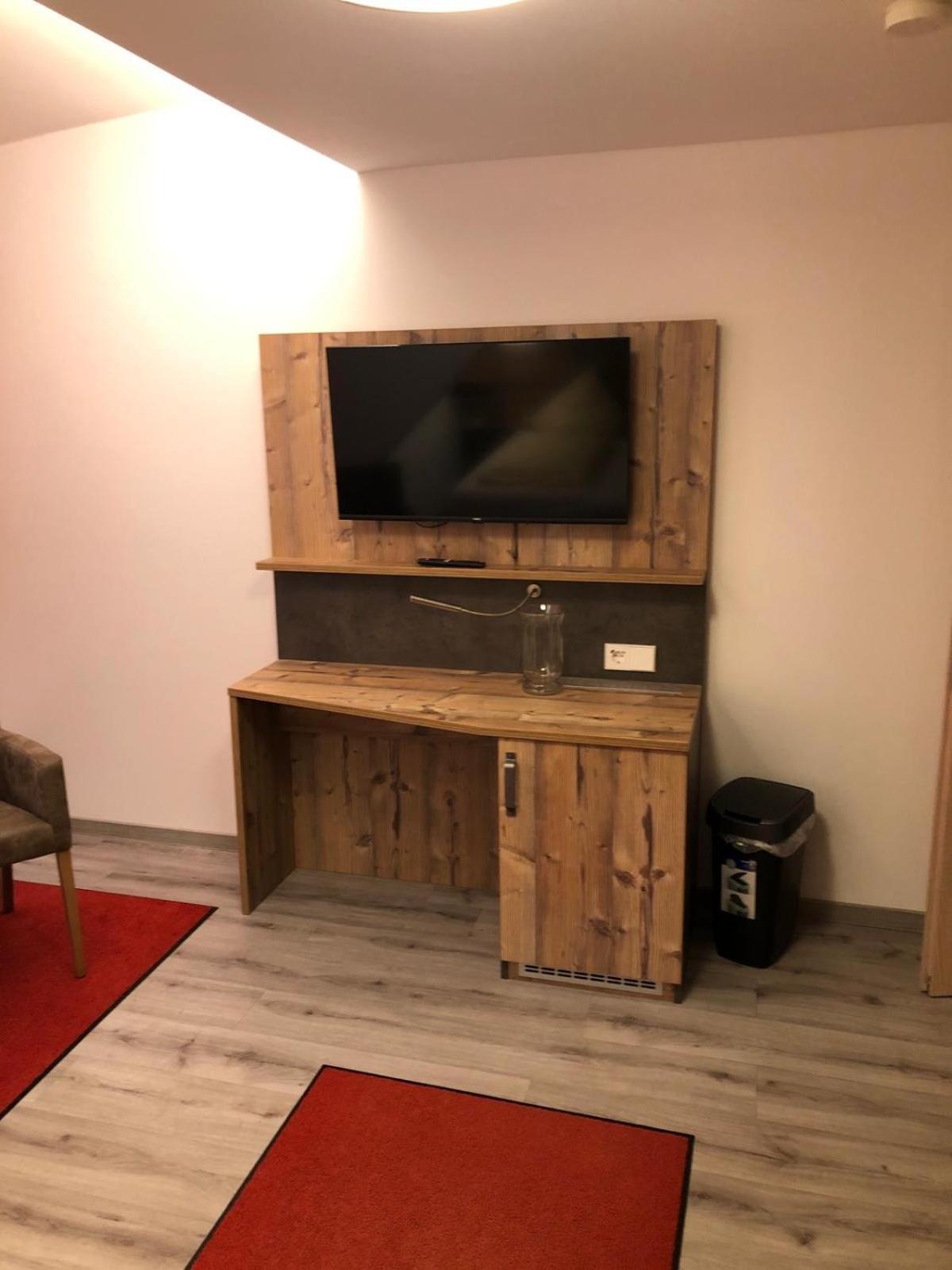Zweibettzimmer mit Balkon