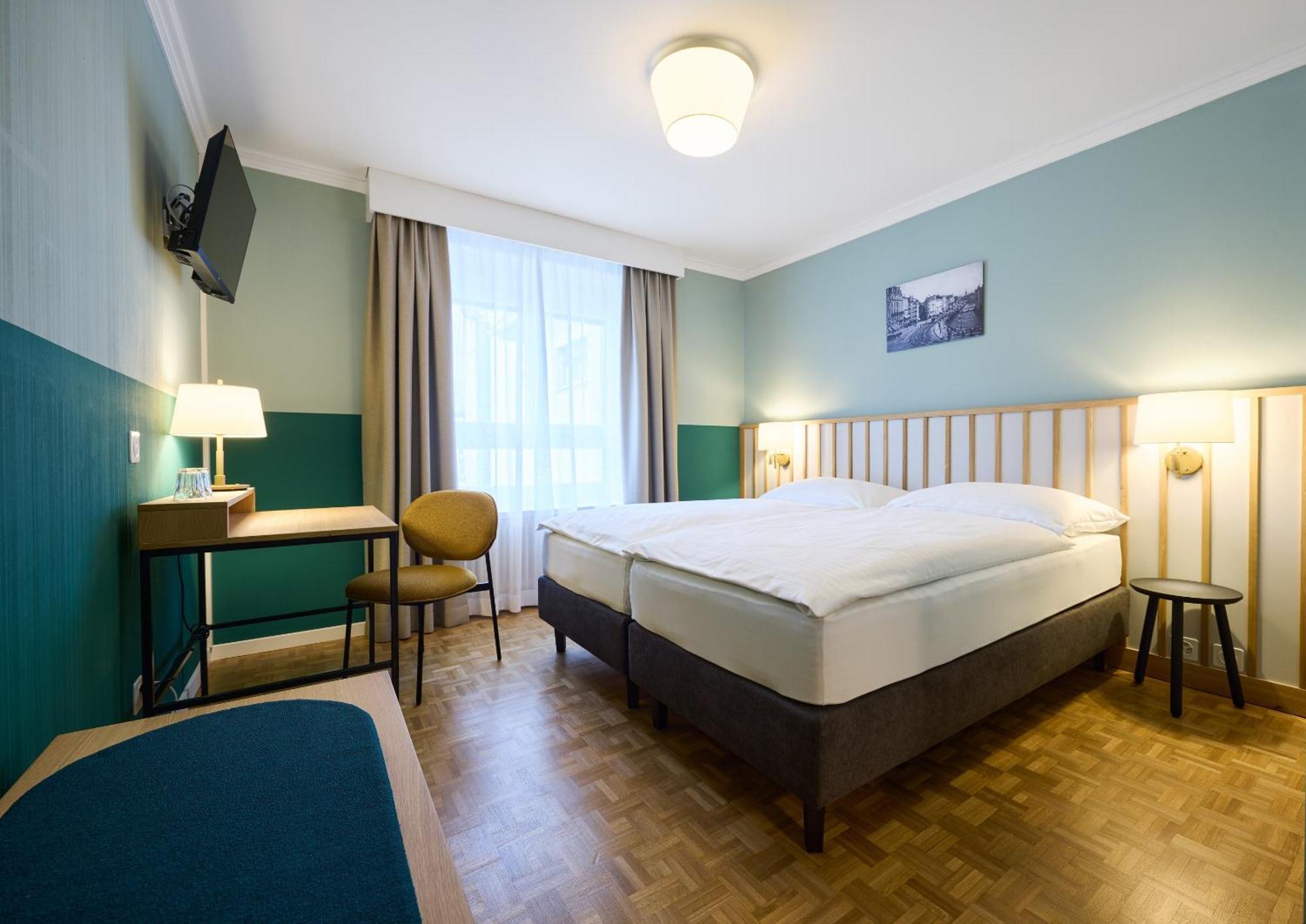 Doppel- oder Zweibettzimmer