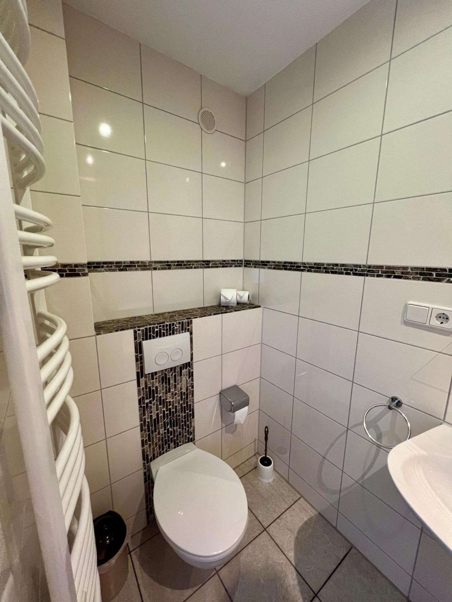 Single Room,1598492626:JPEG