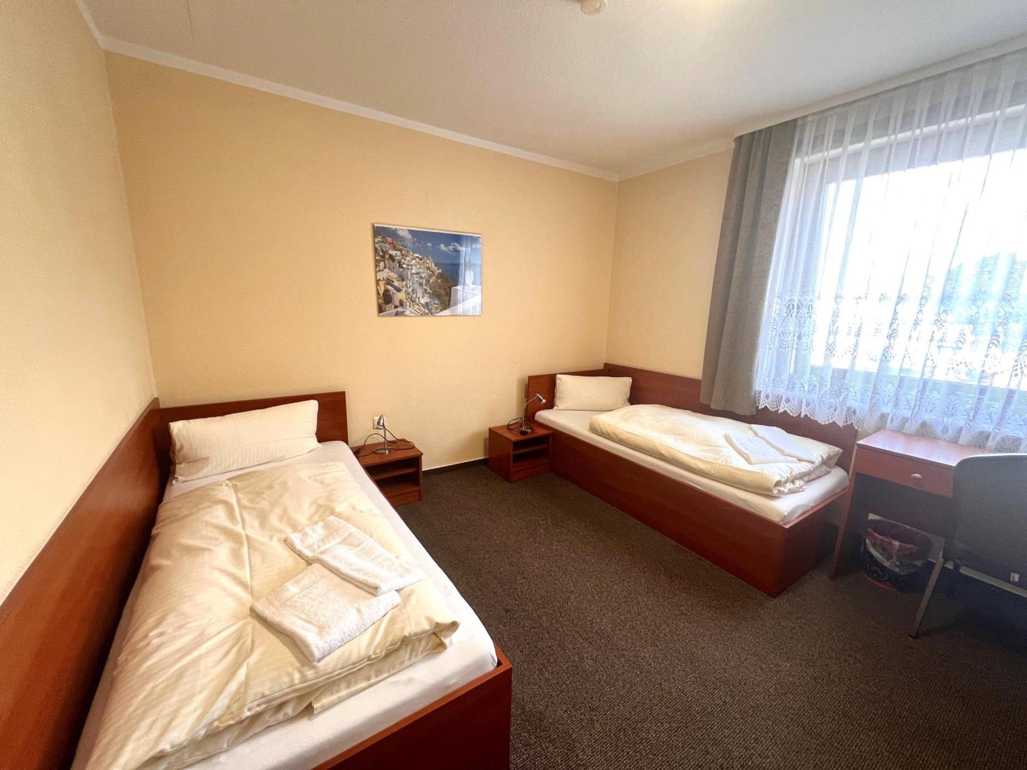 Twin Room,1598492701:JPEG