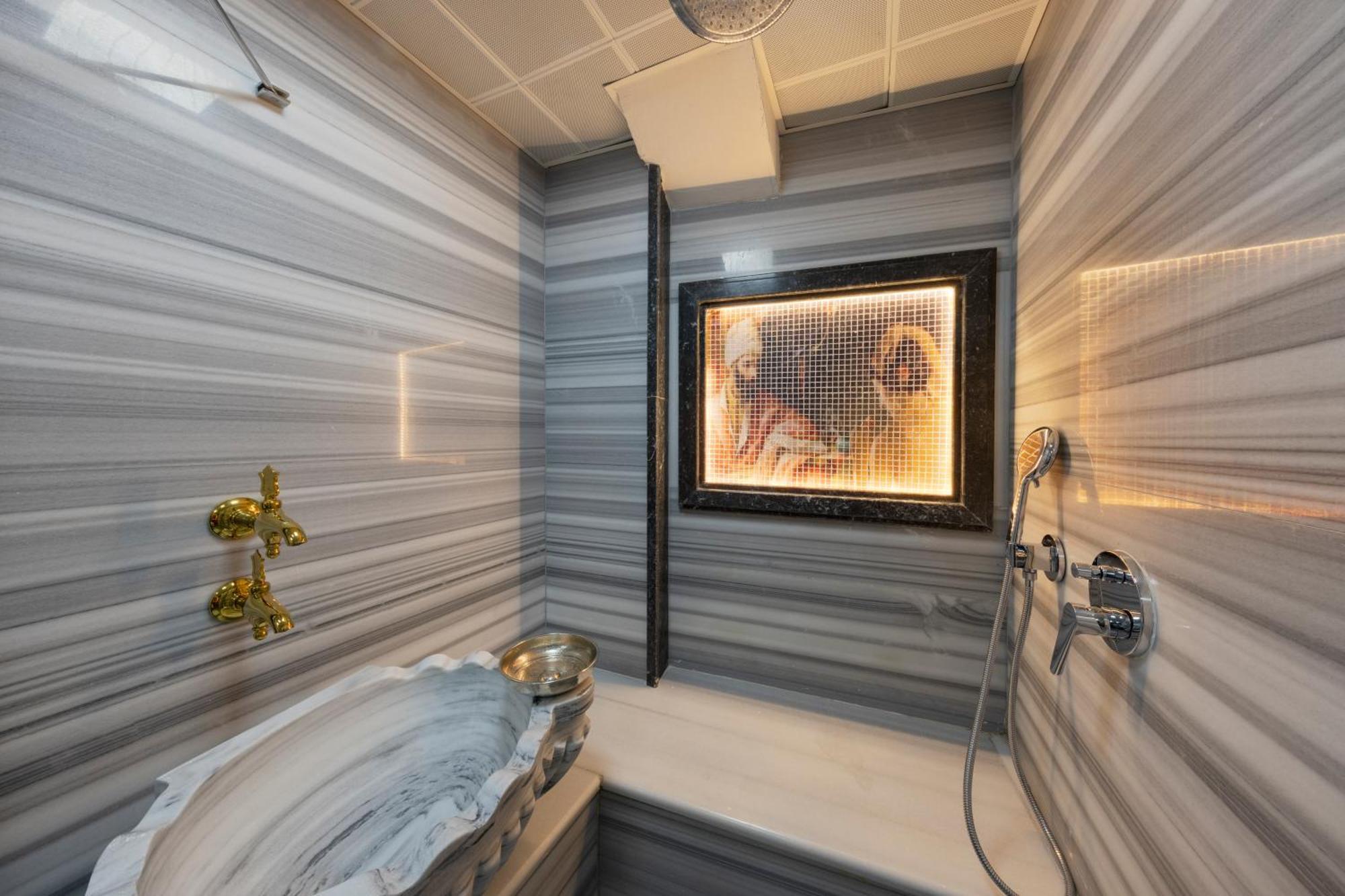Suite mit Kingsize-Bett und Blick auf die Hagia Sophia