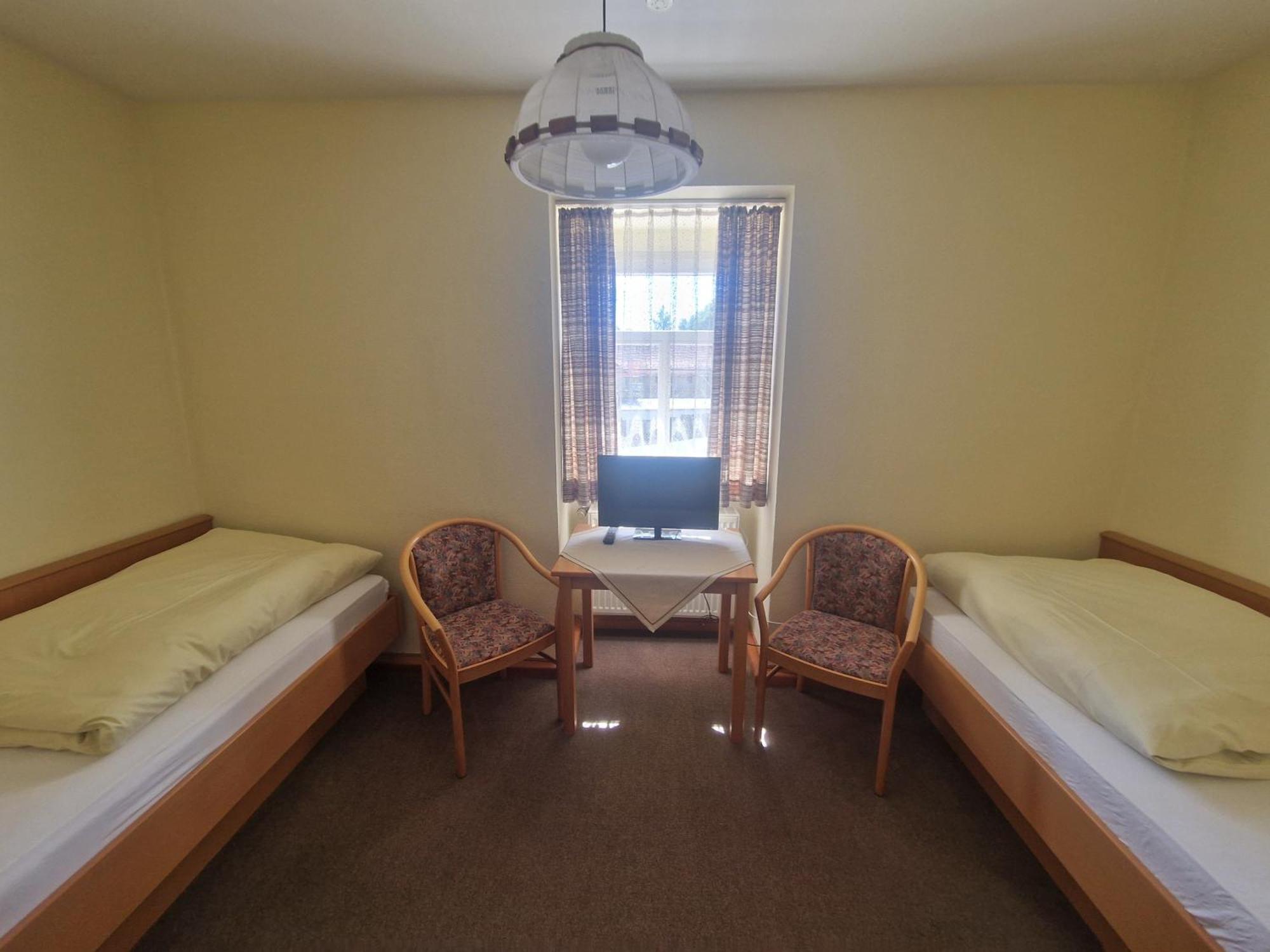 Doppel-/Zweibettzimmer mit eigenem Bad