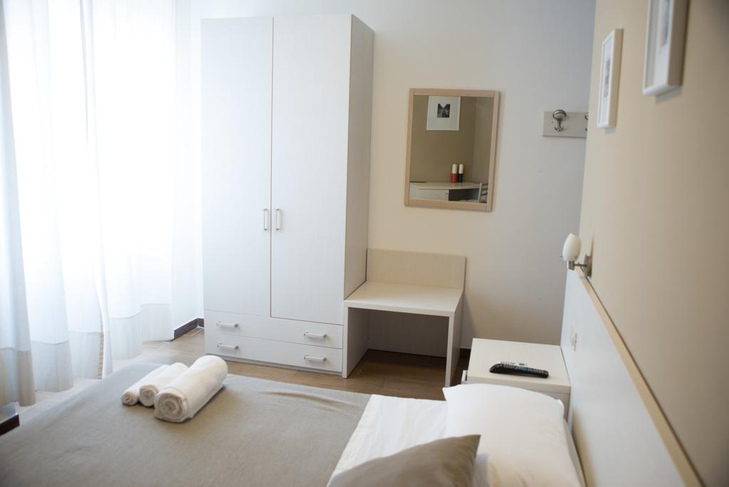 Standard Zimmer mit Kingsize-Bett