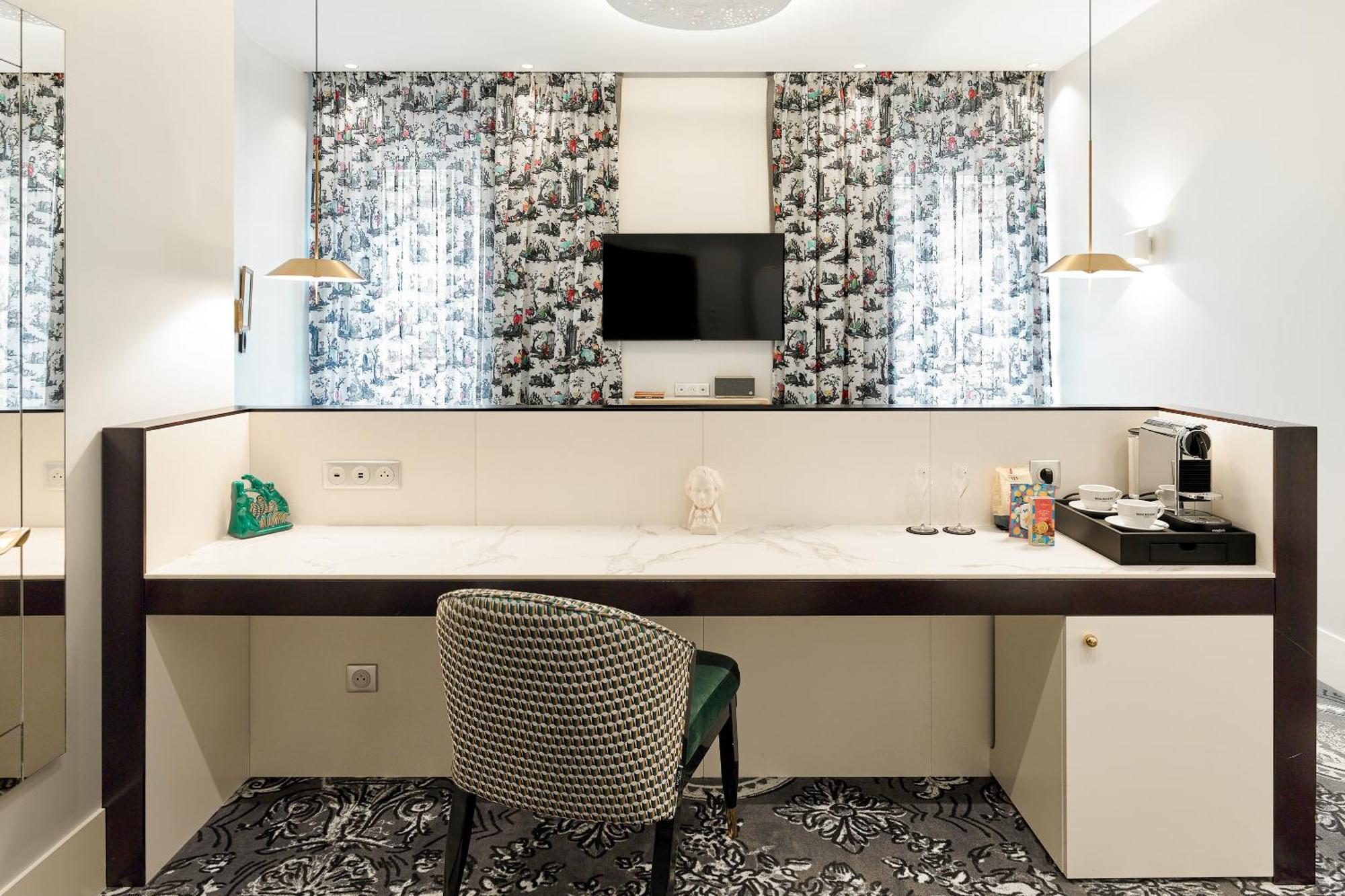 Deluxe Zimmer Afterworks mit Kingsize-Bett
