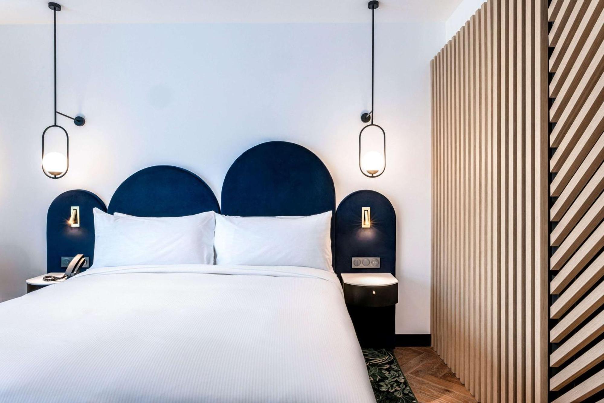 Zimmer mit Kingsize Bett