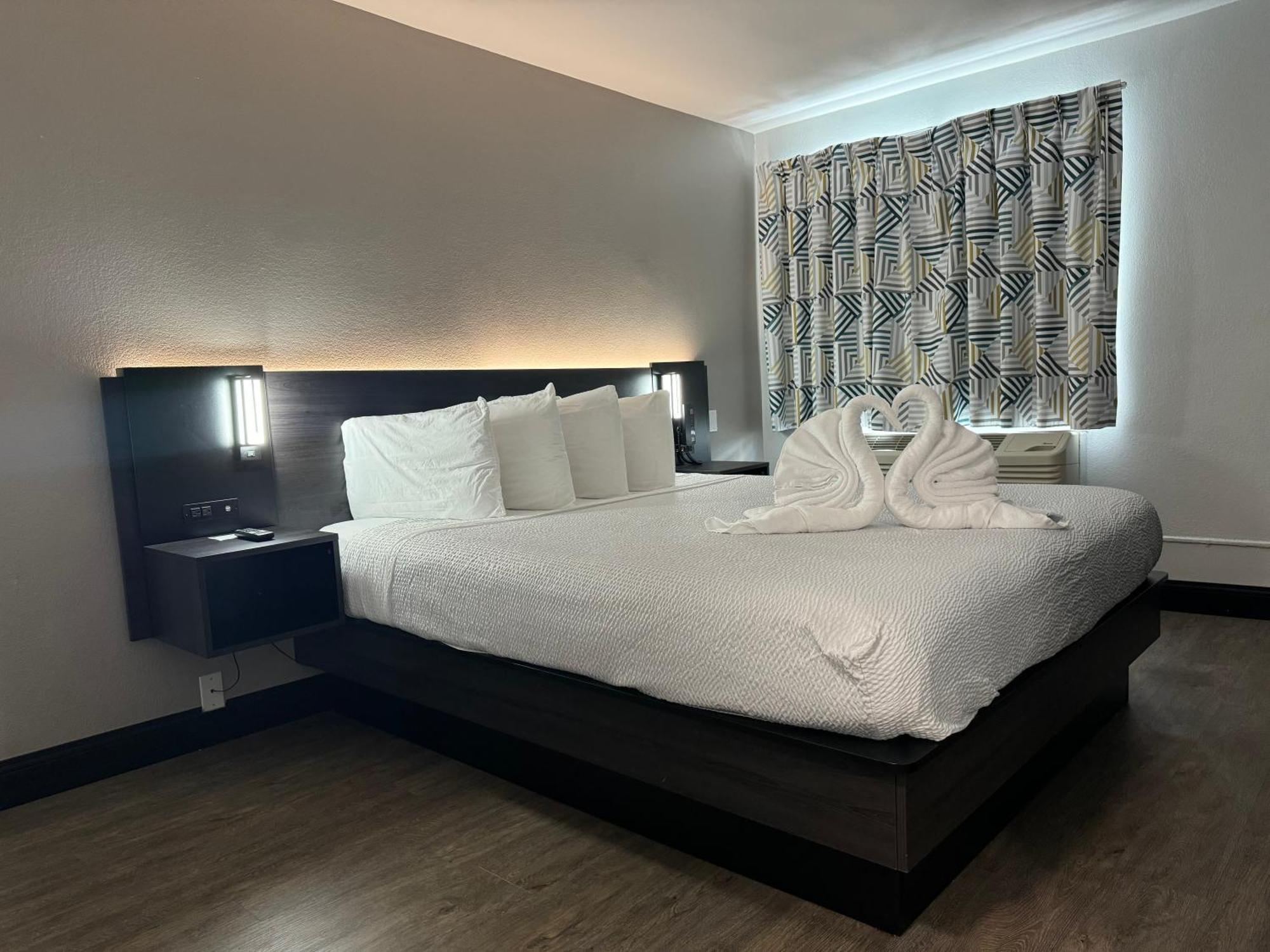Zimmer mit Kingsize-Bett