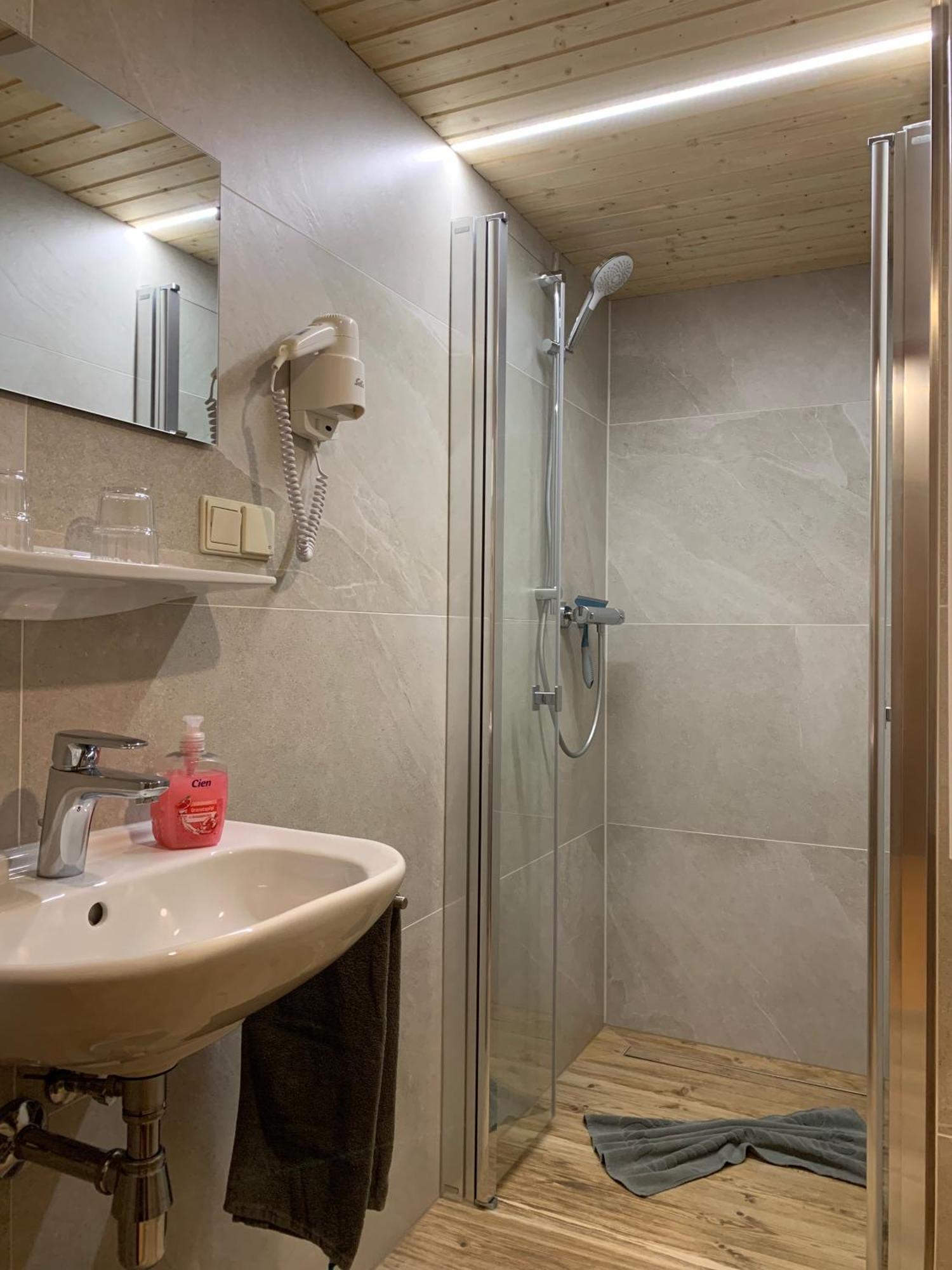 Apartment mit 2 Schlafzimmern und Balkon