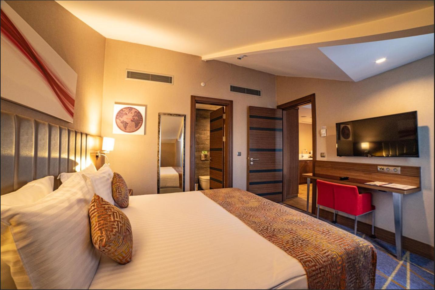 Junior Suite with Balcony,1608811490:JPEG