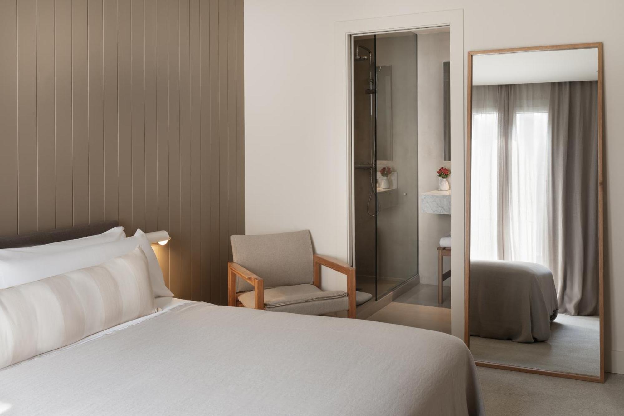 Designzimmer mit Balkon
