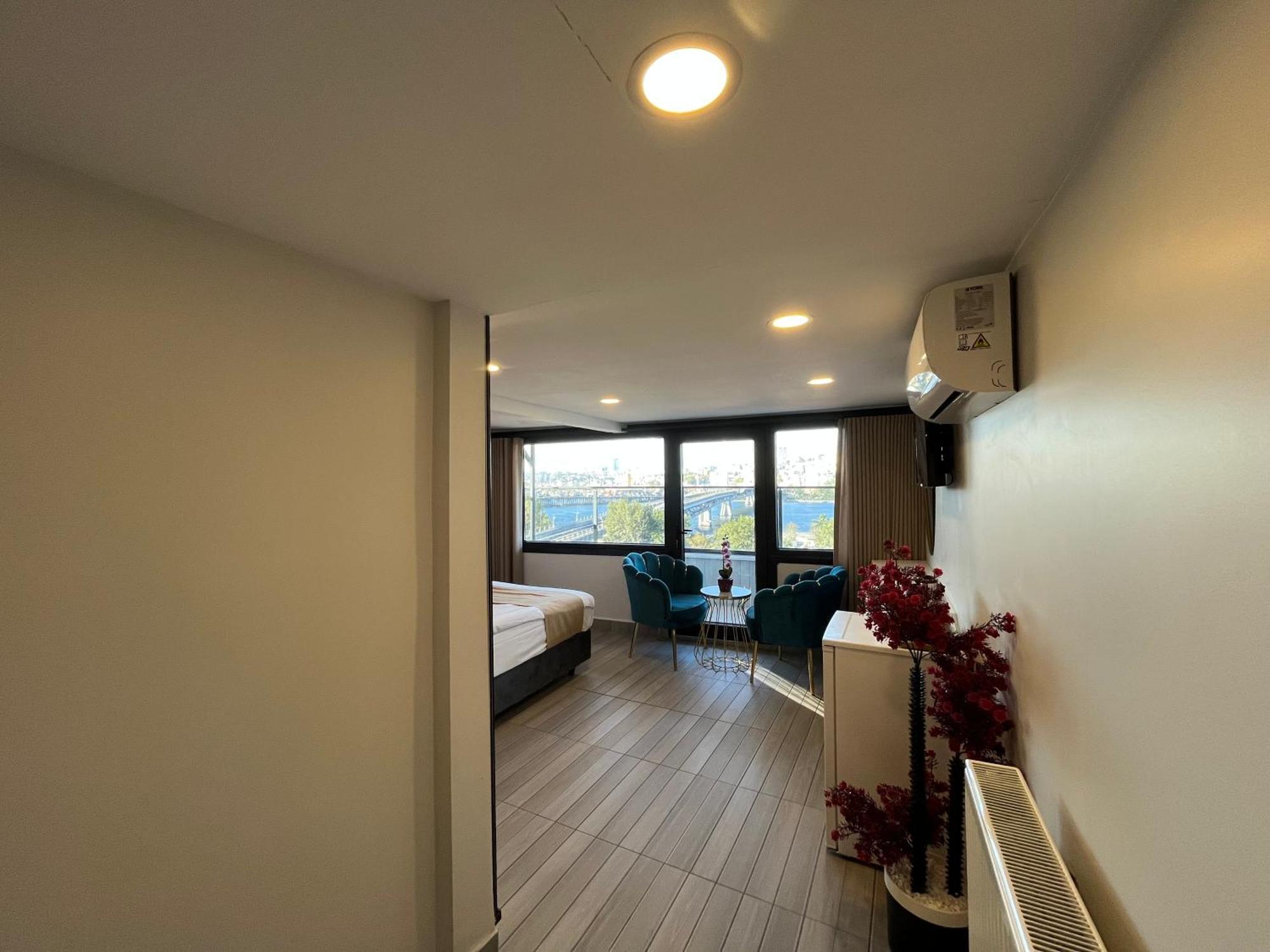Double Room with Balcony and Sea View,1610354626:JPEG