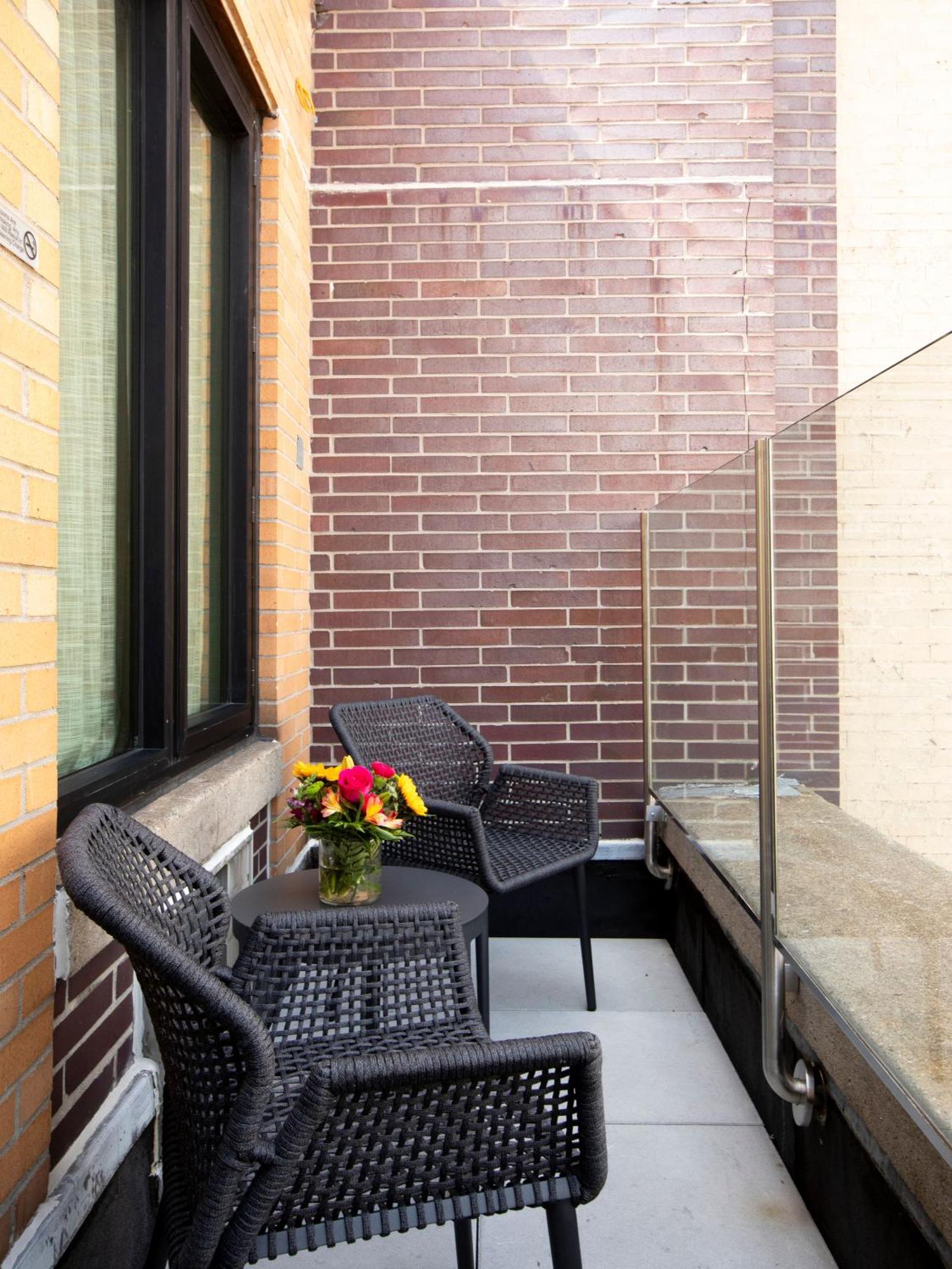 Deluxe Zimmer mit 2 großen Betten und Terrasse