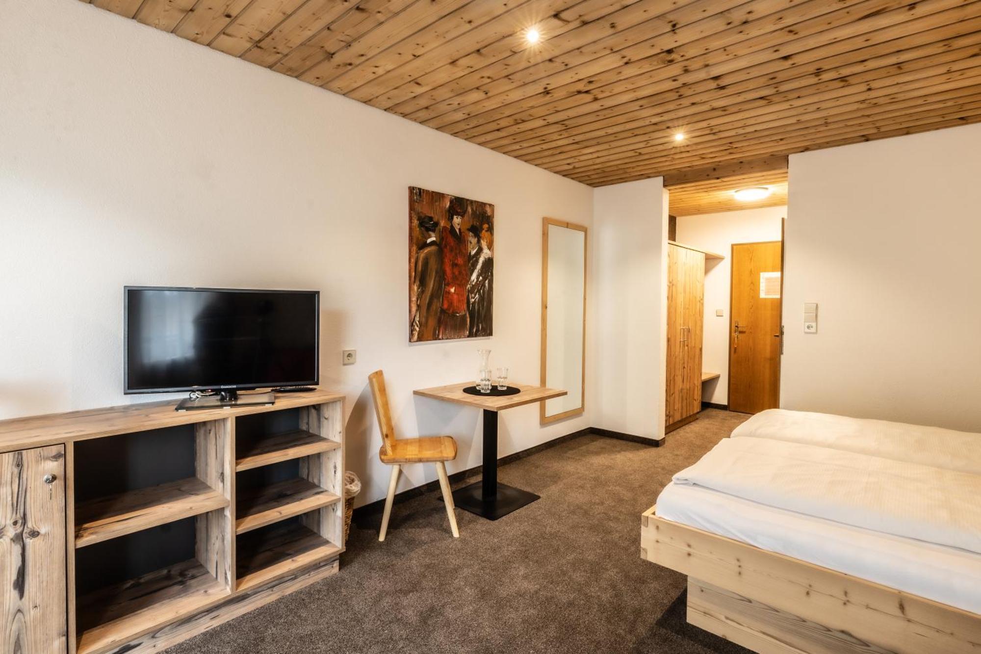 Familienzimmer mit Bergblick