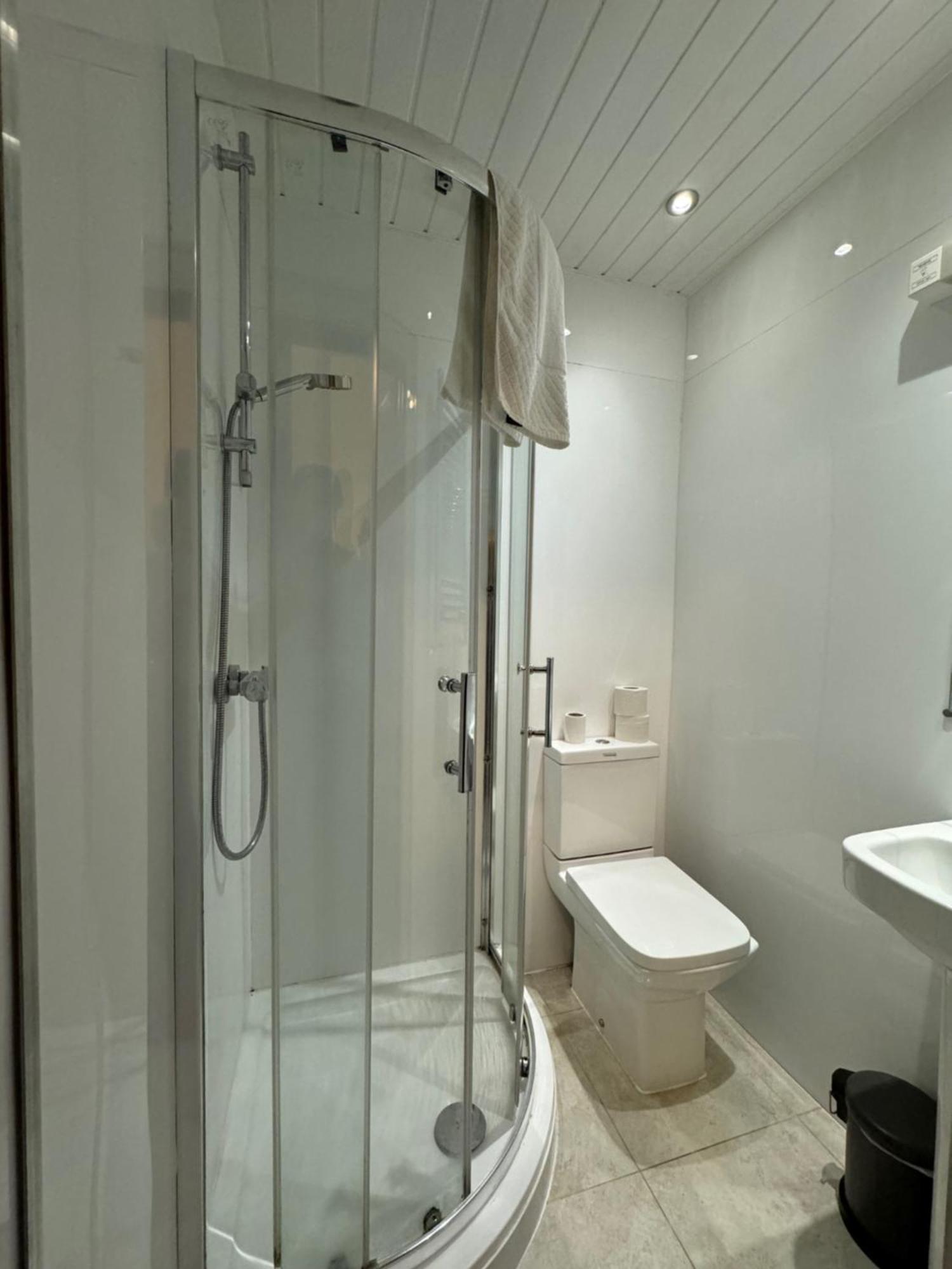 Vierbettzimmer mit eigenem Bad