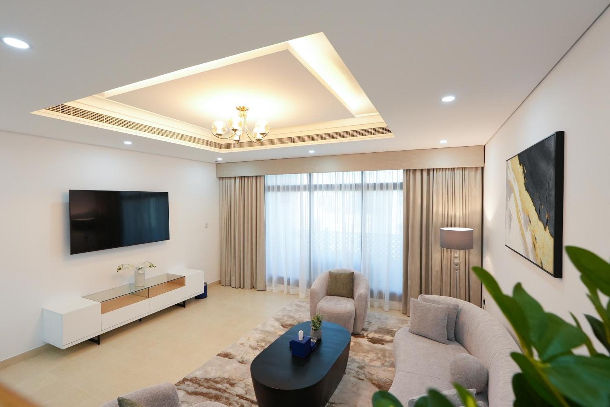Majestic Private Pool Five Bedroom Suite, 20% off on F&B, Heart of Kite Beach