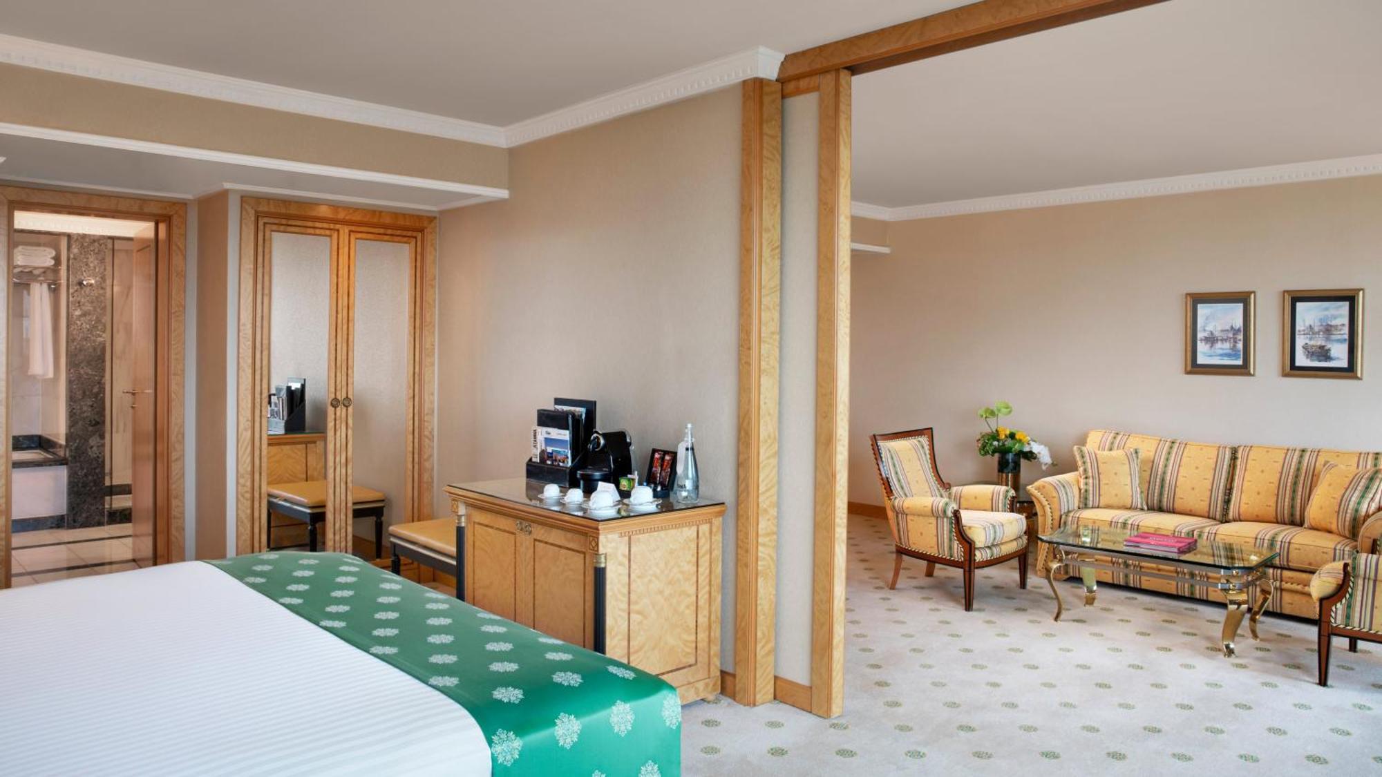Junior King Suite with City View,1617458642:JPEG