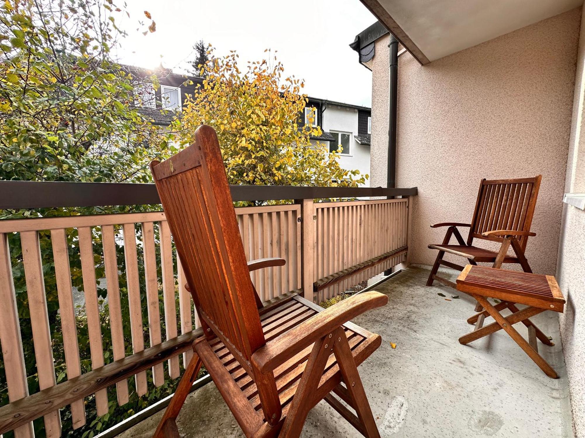 Doppel-/Zweibettzimmer mit Balkon
