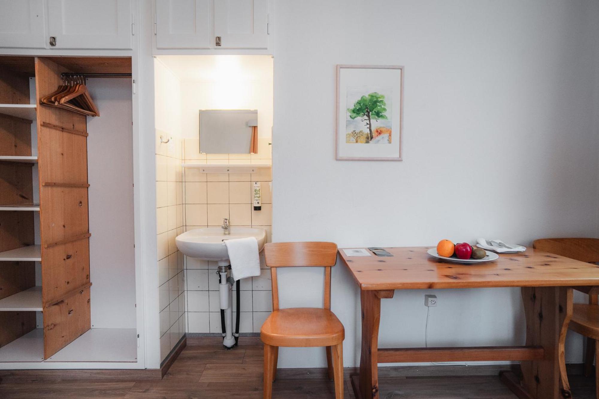 Multi Bed Room Economy with Shared Bathroom