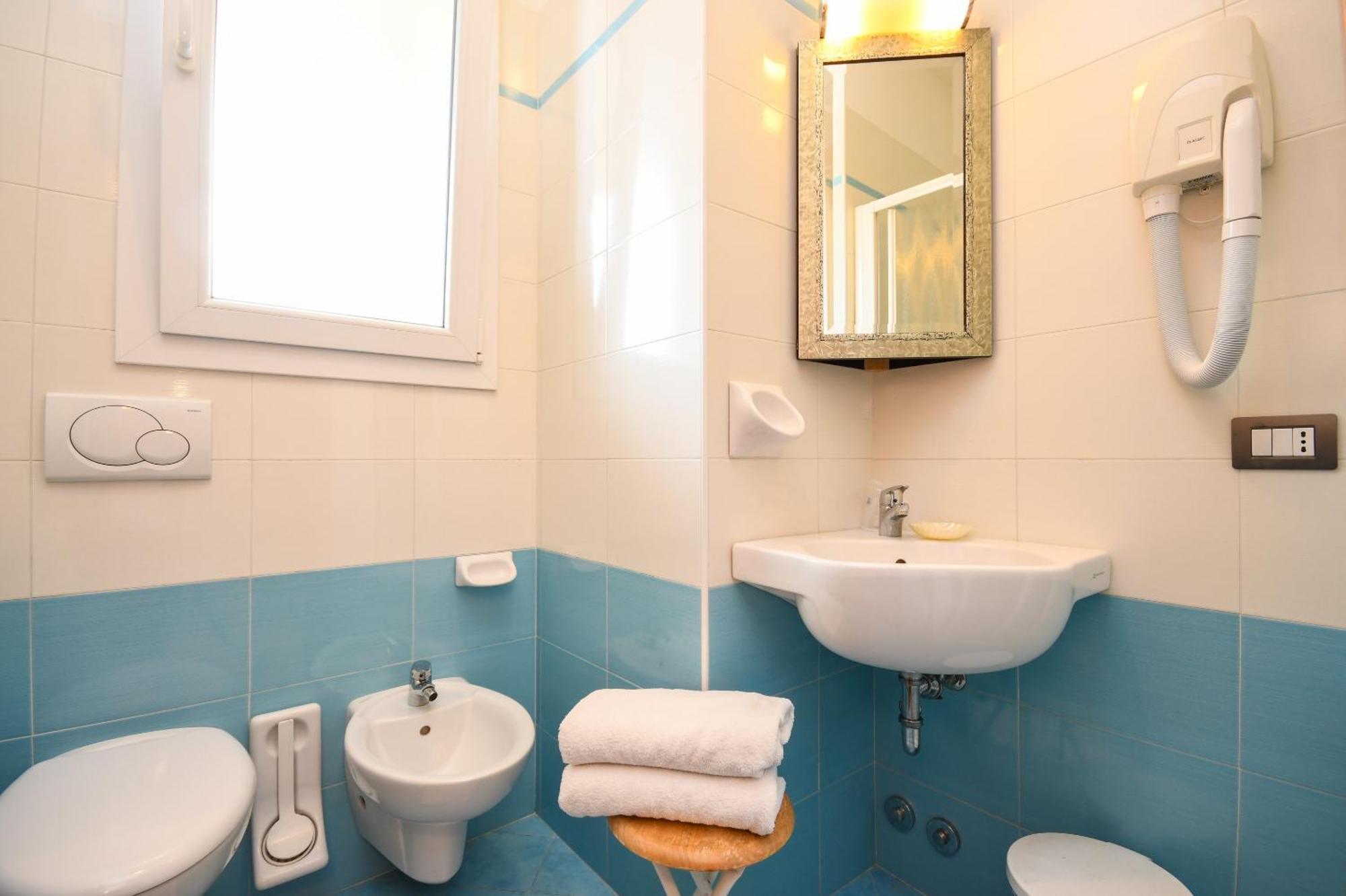 Standard Doppel-/Zweibettzimmer mit Balkon