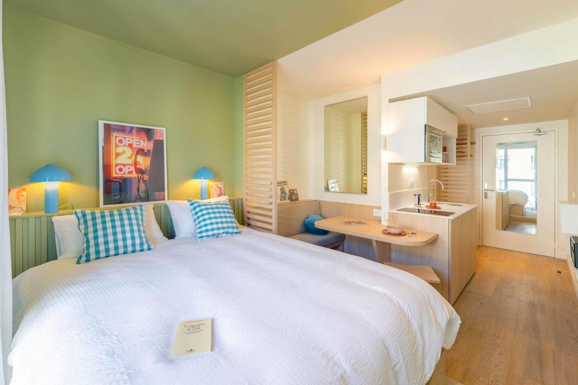 2 Adjoining Comfort Rooms