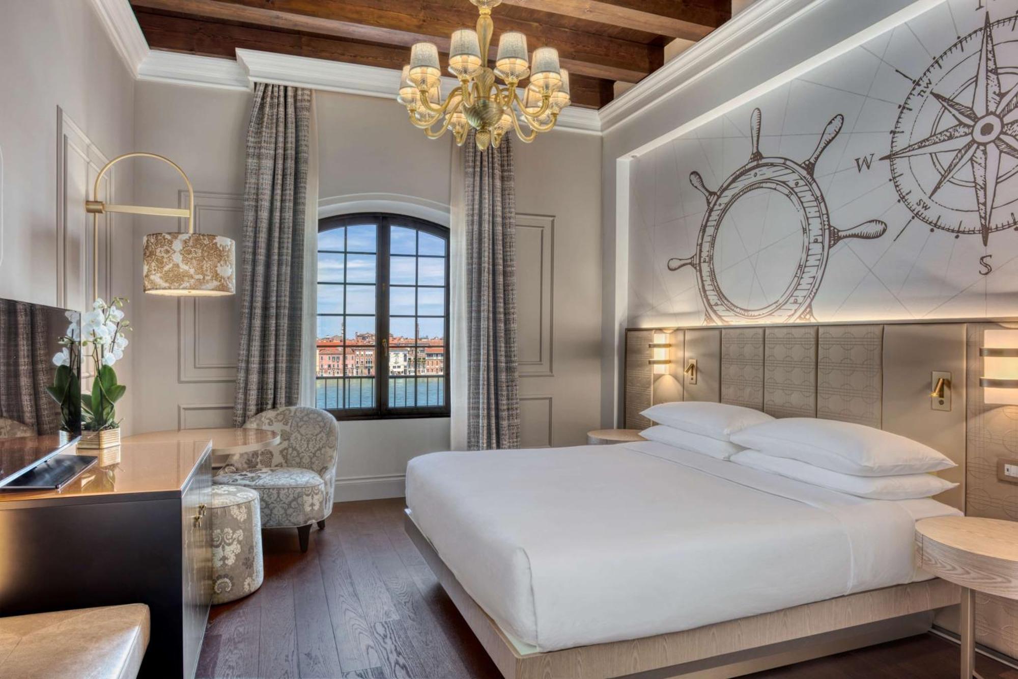 Executive Zimmer mit Kingsize-Bett und Aussicht
