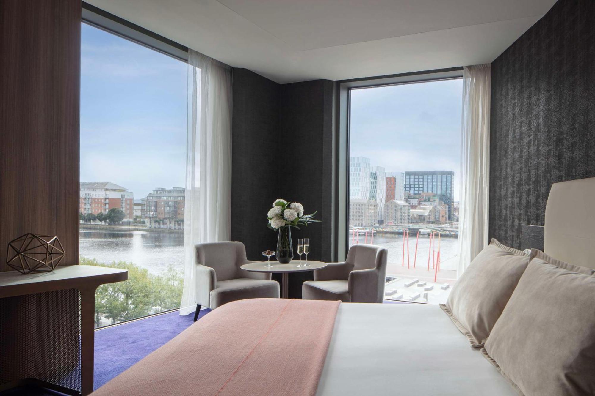 Junior Ecksuite mit Aussicht und Zustellbett (2 Erwachsene + 2 Kinder)
