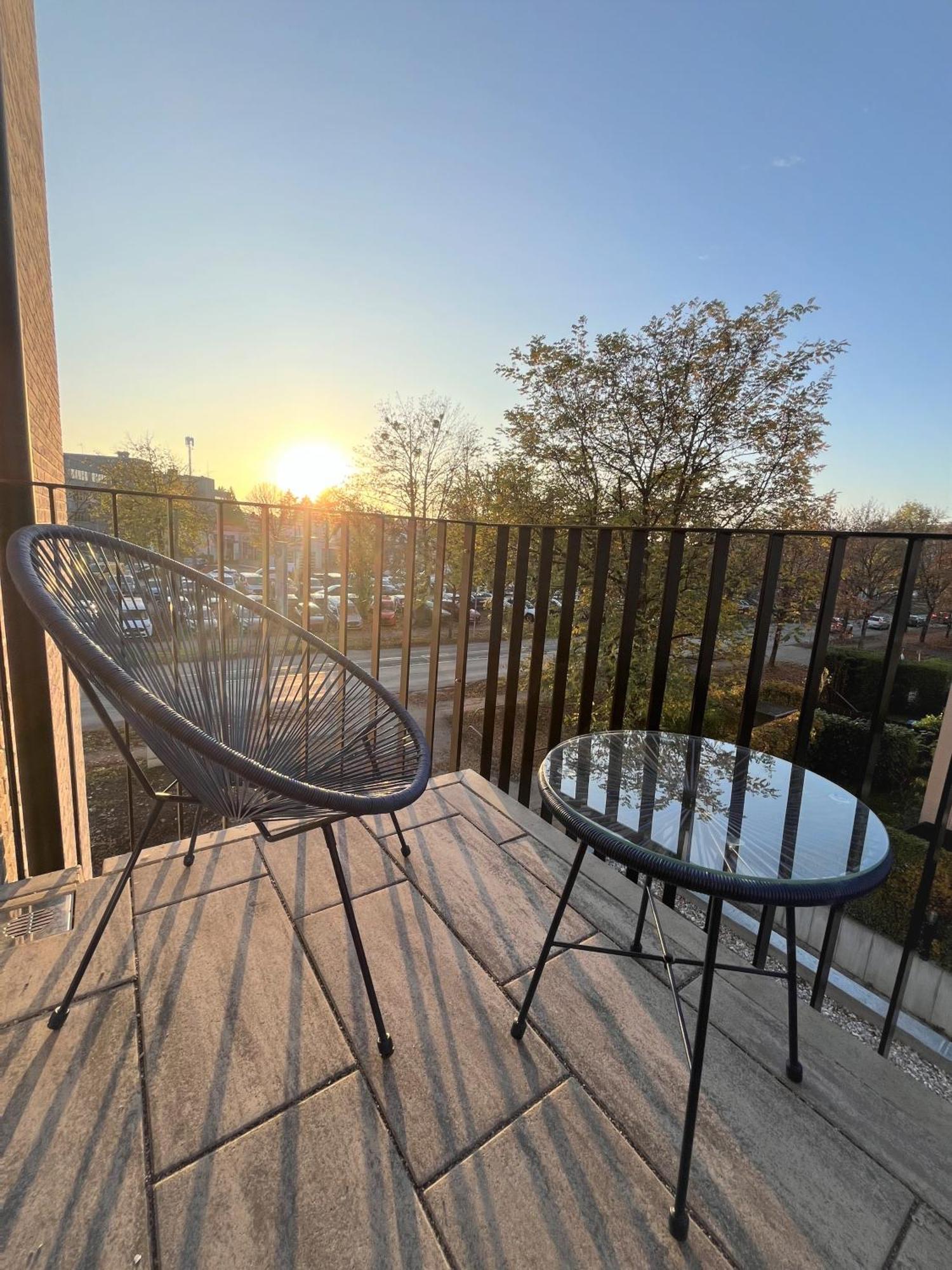 Apartment with Balcony,1744568757:JPEG
