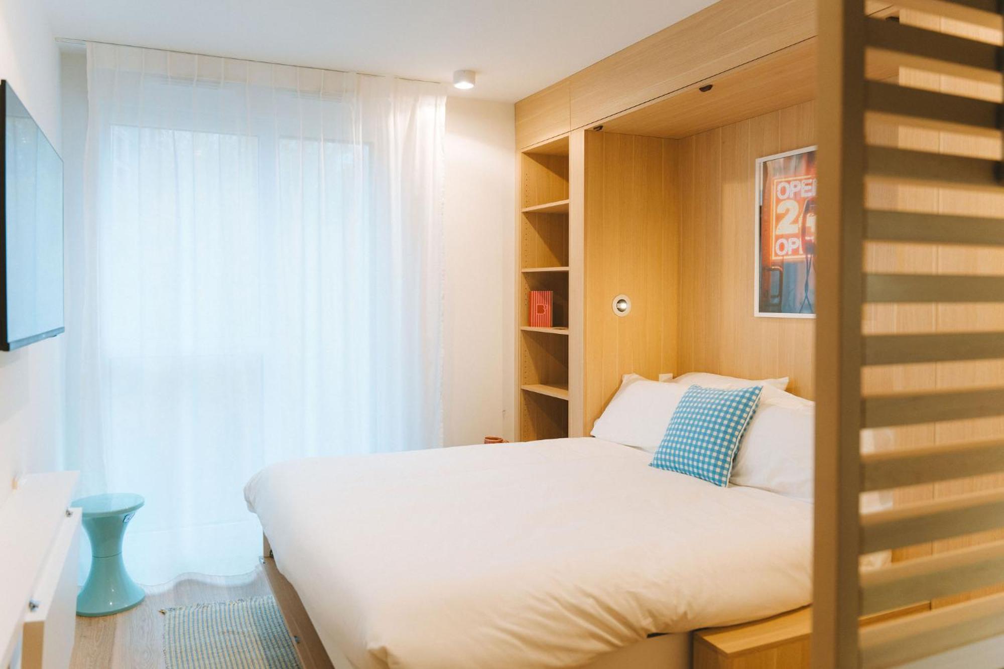 Comfort Room with Fold-Down Bed